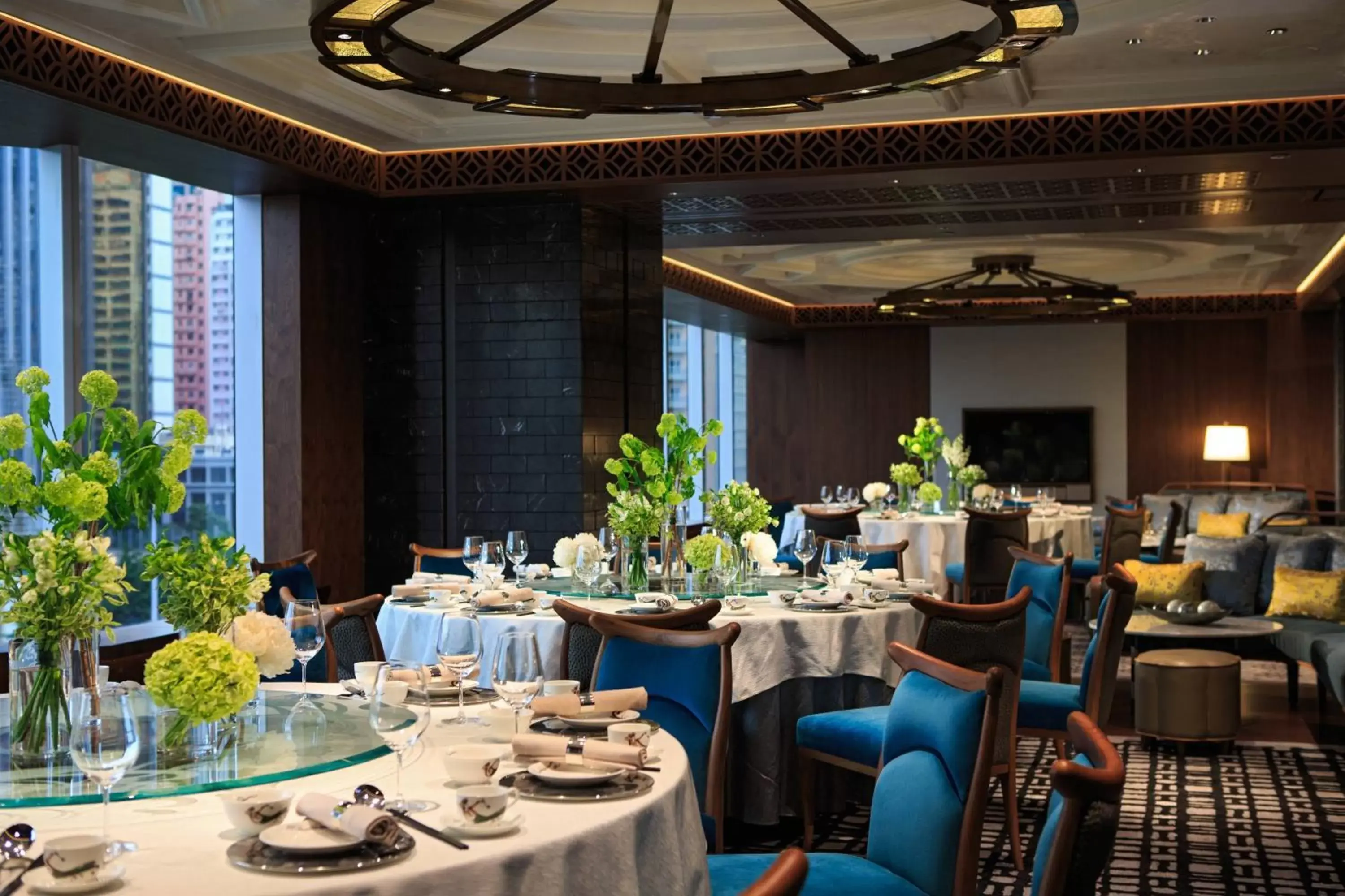 Restaurant/Places to Eat in Renaissance Hong Kong Harbour View Hotel