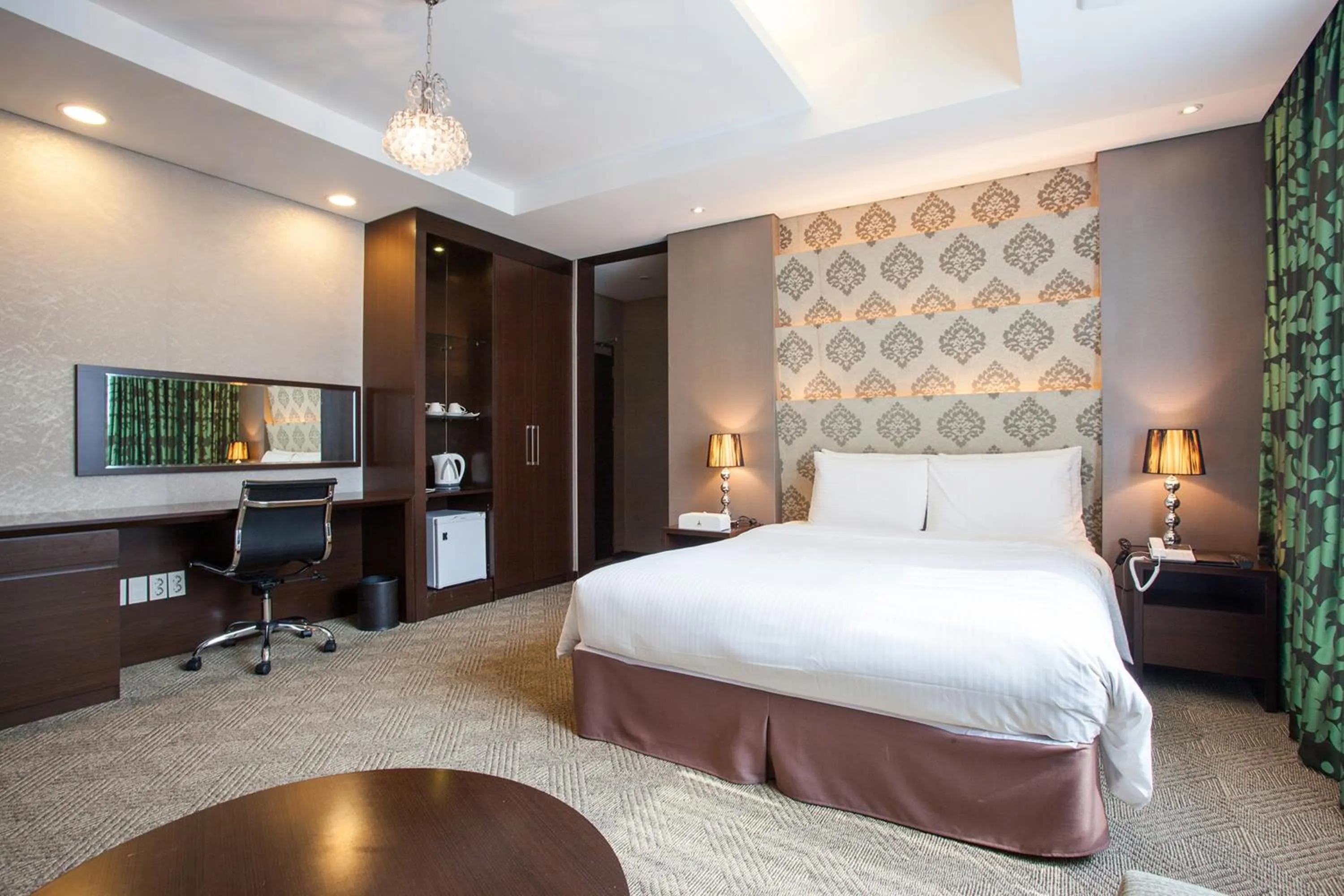 TV and multimedia, Bed in Hotel Pharos