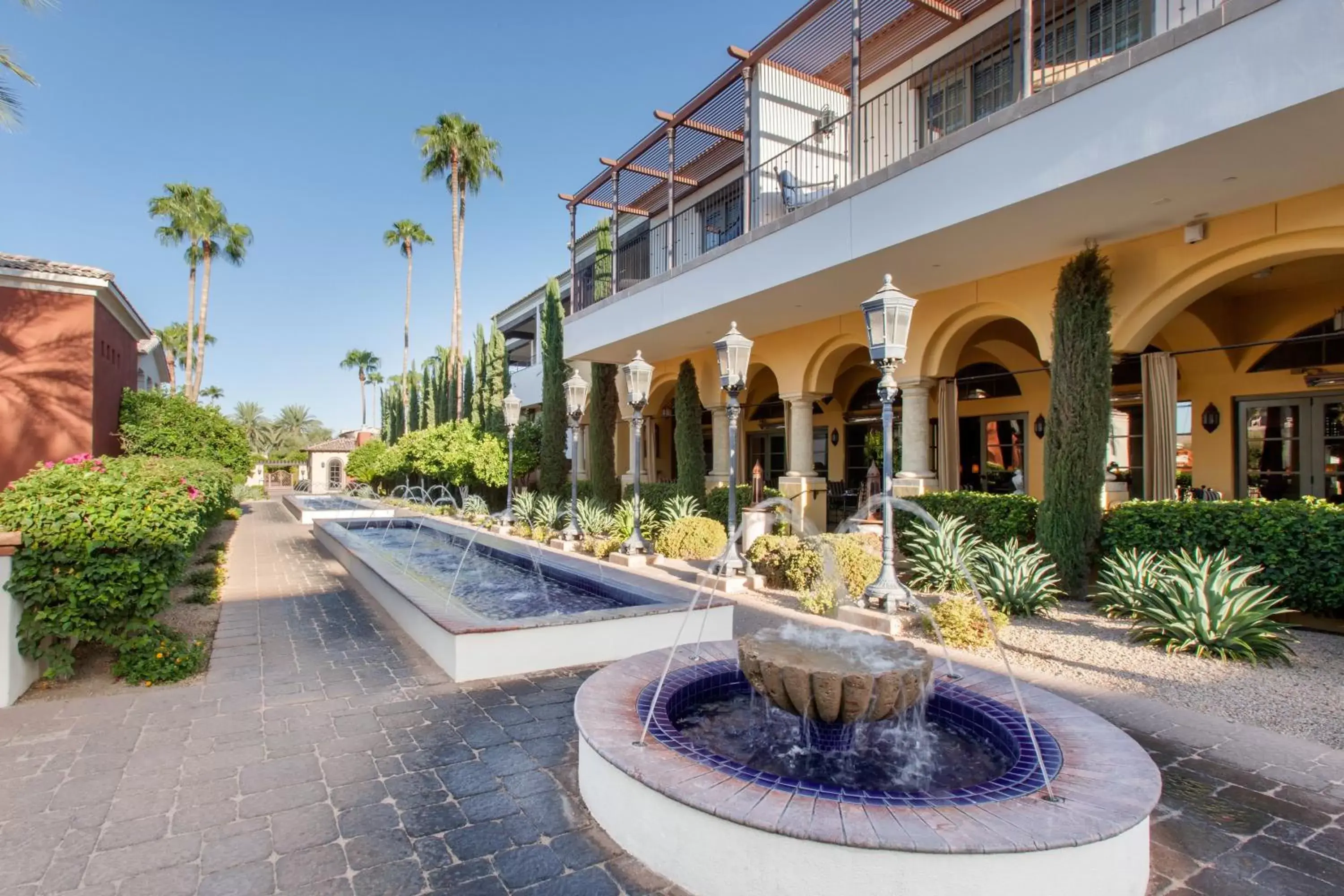 Lounge or bar, Swimming Pool in Omni Scottsdale Resort & Spa at Montelucia