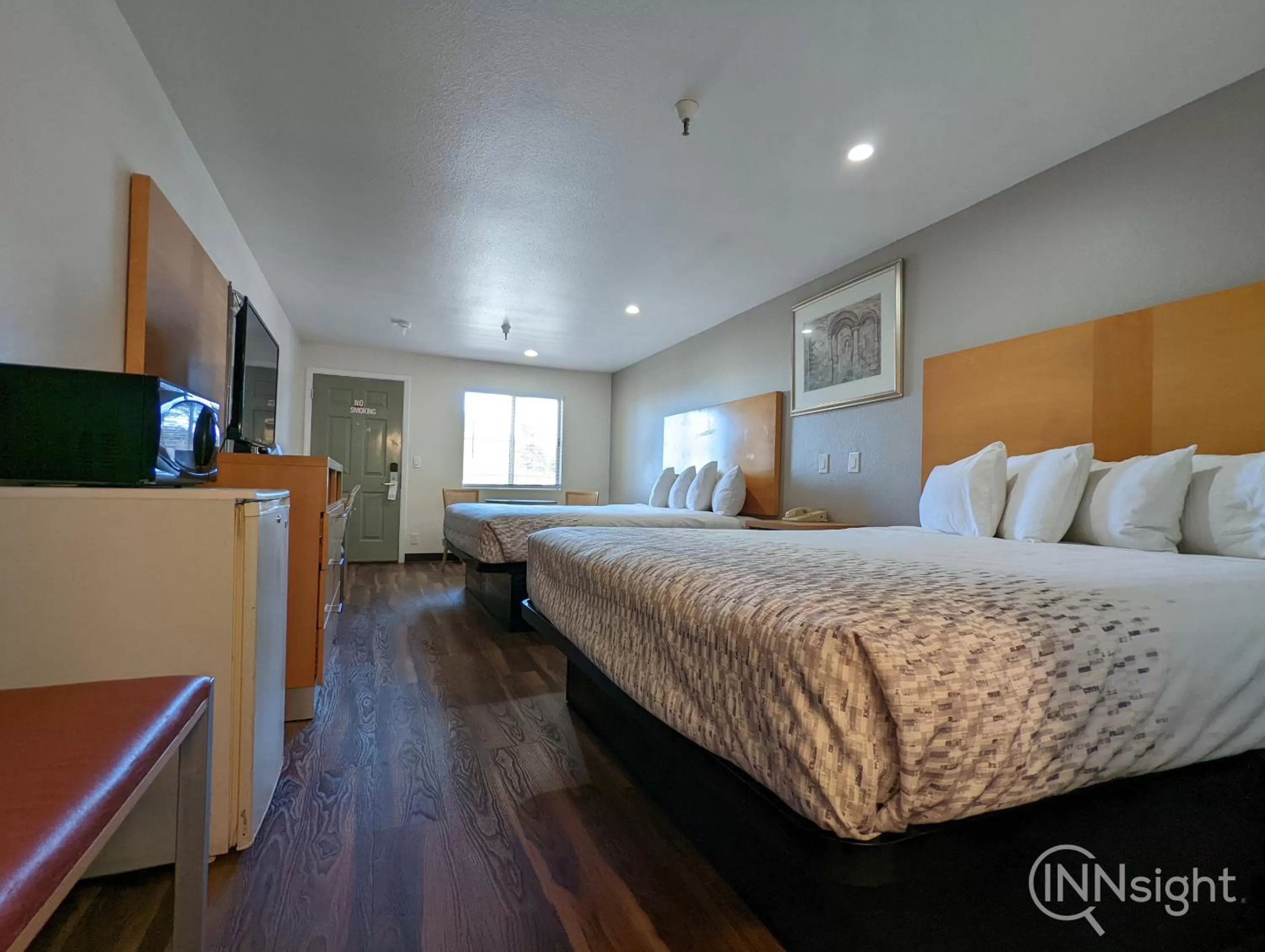 Photo of the whole room, Bed in Royal Inn