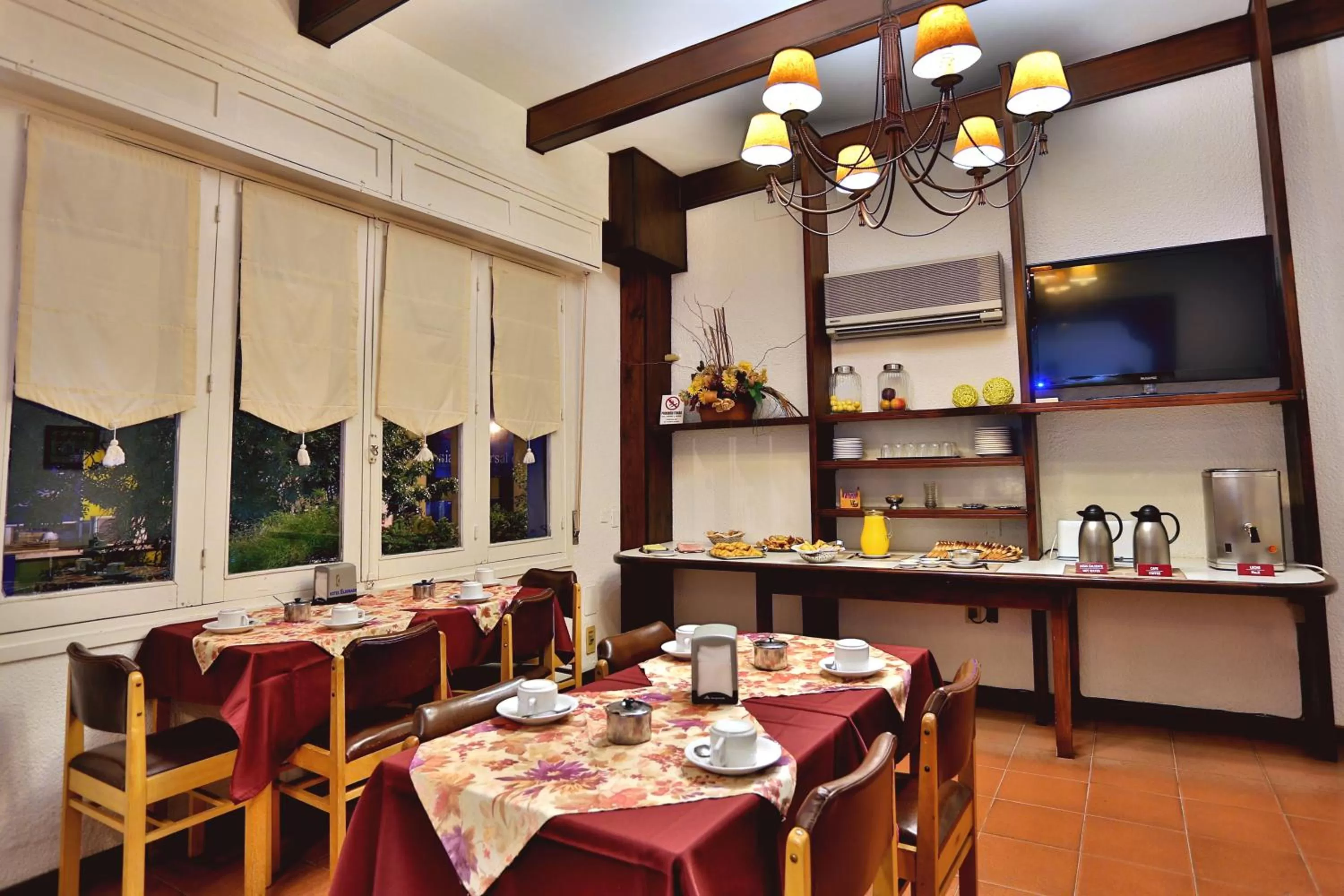 Restaurant/places to eat in Hotel Eldorado