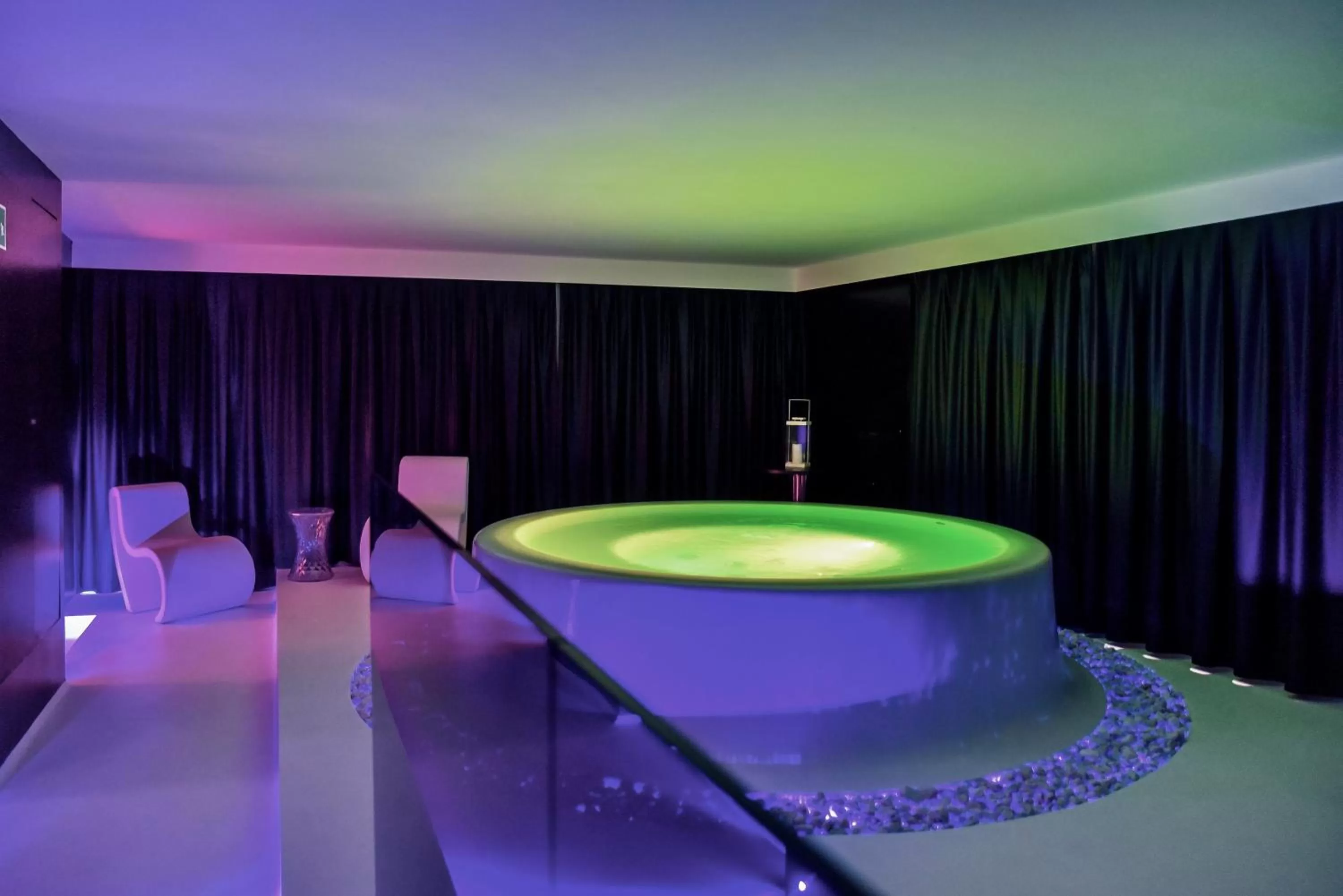 Hot Tub in Le Camp Suite & Spa