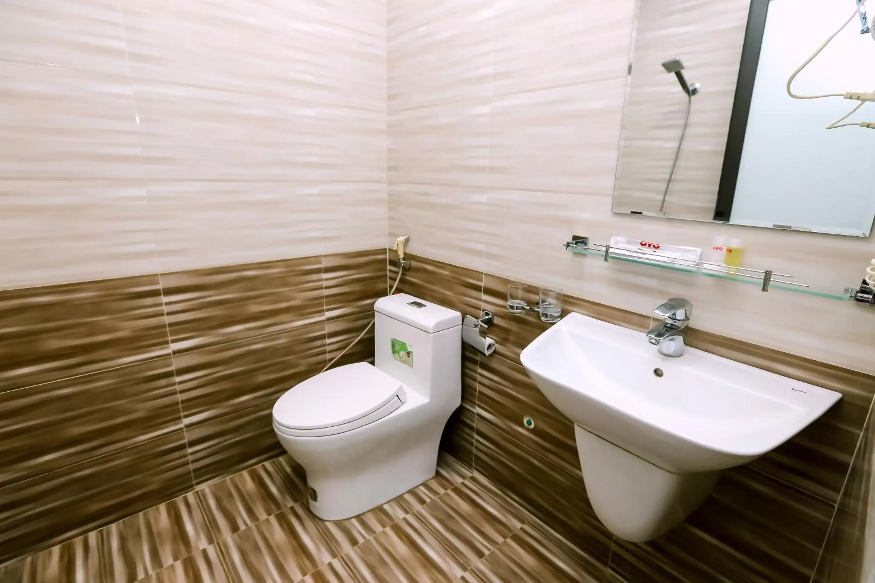 Bathroom in Super OYO 504 Tuan Anh Hotel