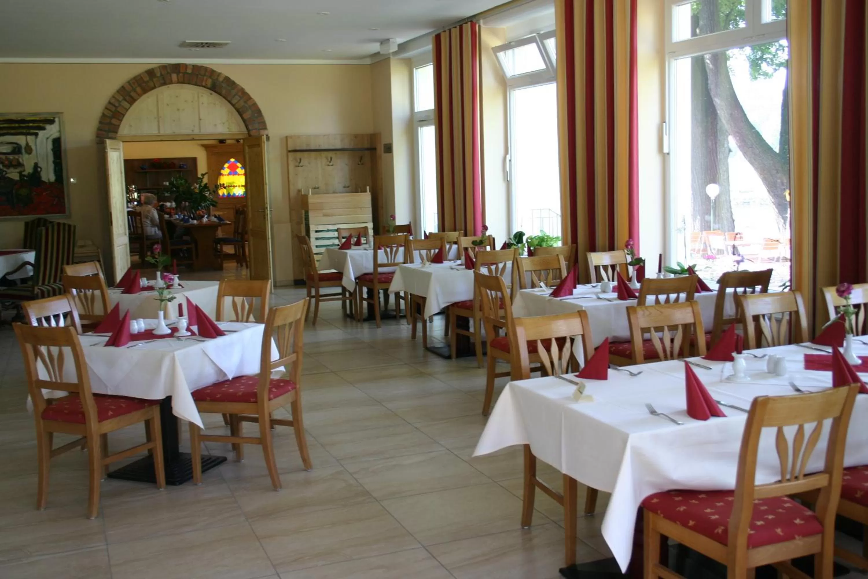 Restaurant/places to eat in Hotel Knorre