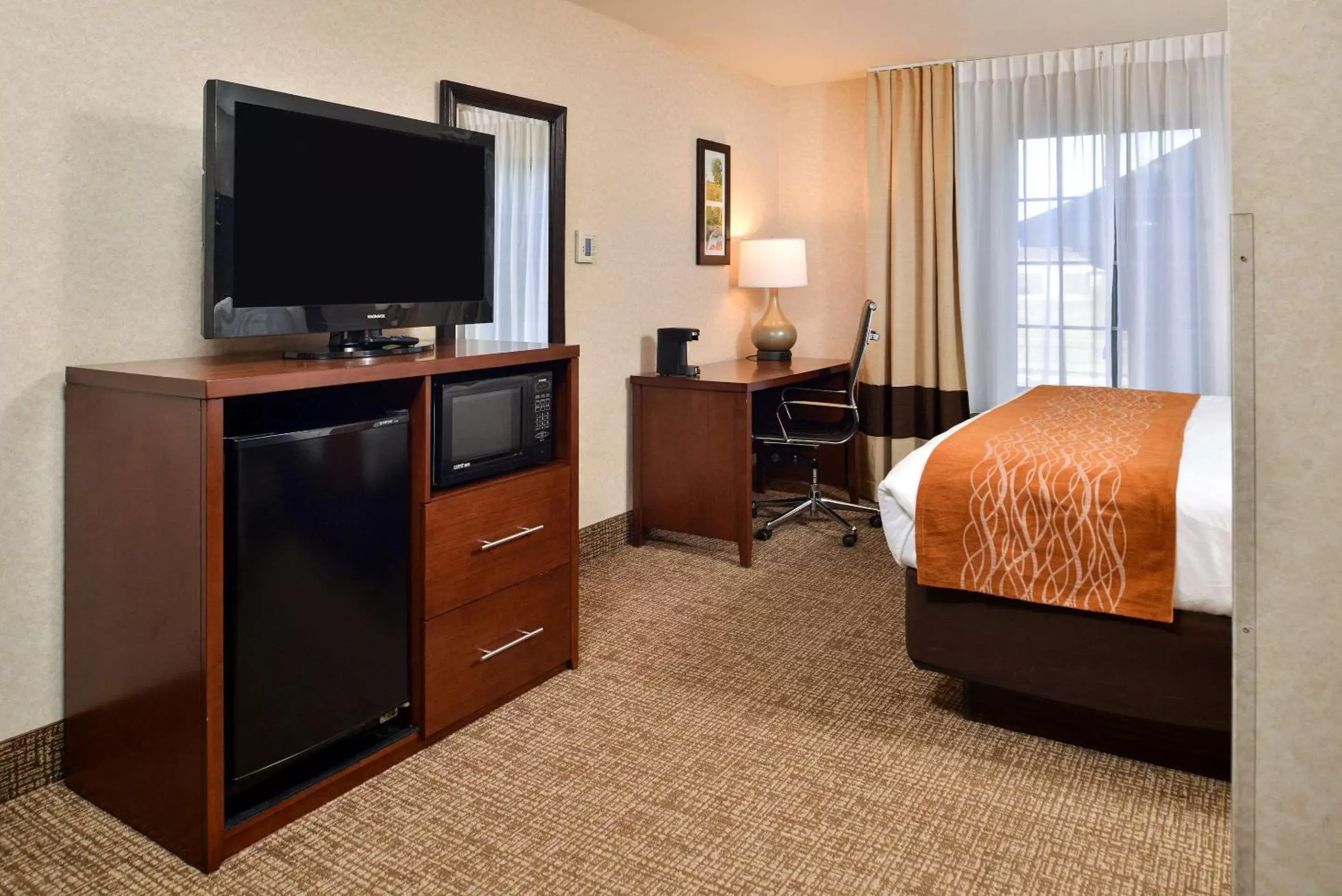 Photo of the whole room, TV/Entertainment Center in Comfort Inn & Suites DeForest