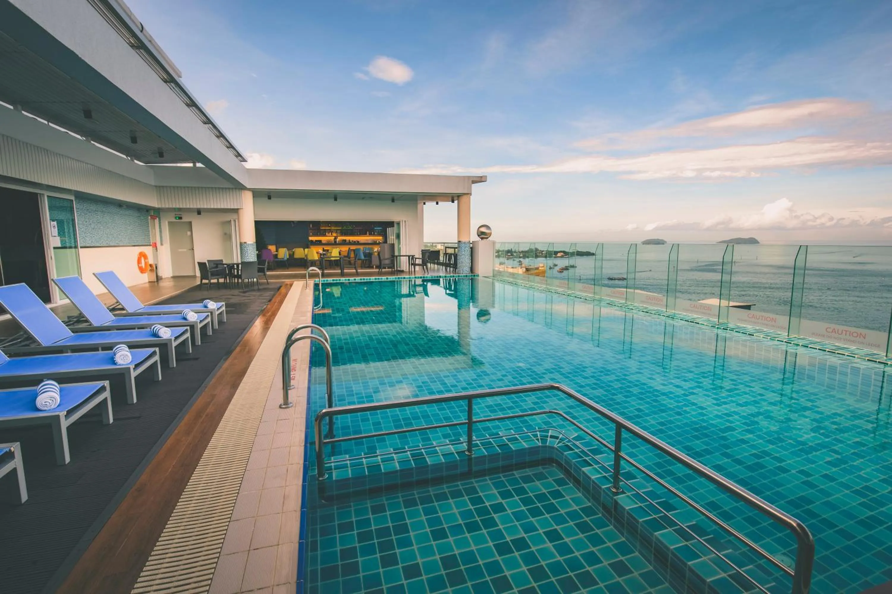 Swimming pool in Mercure Kota Kinabalu City Centre