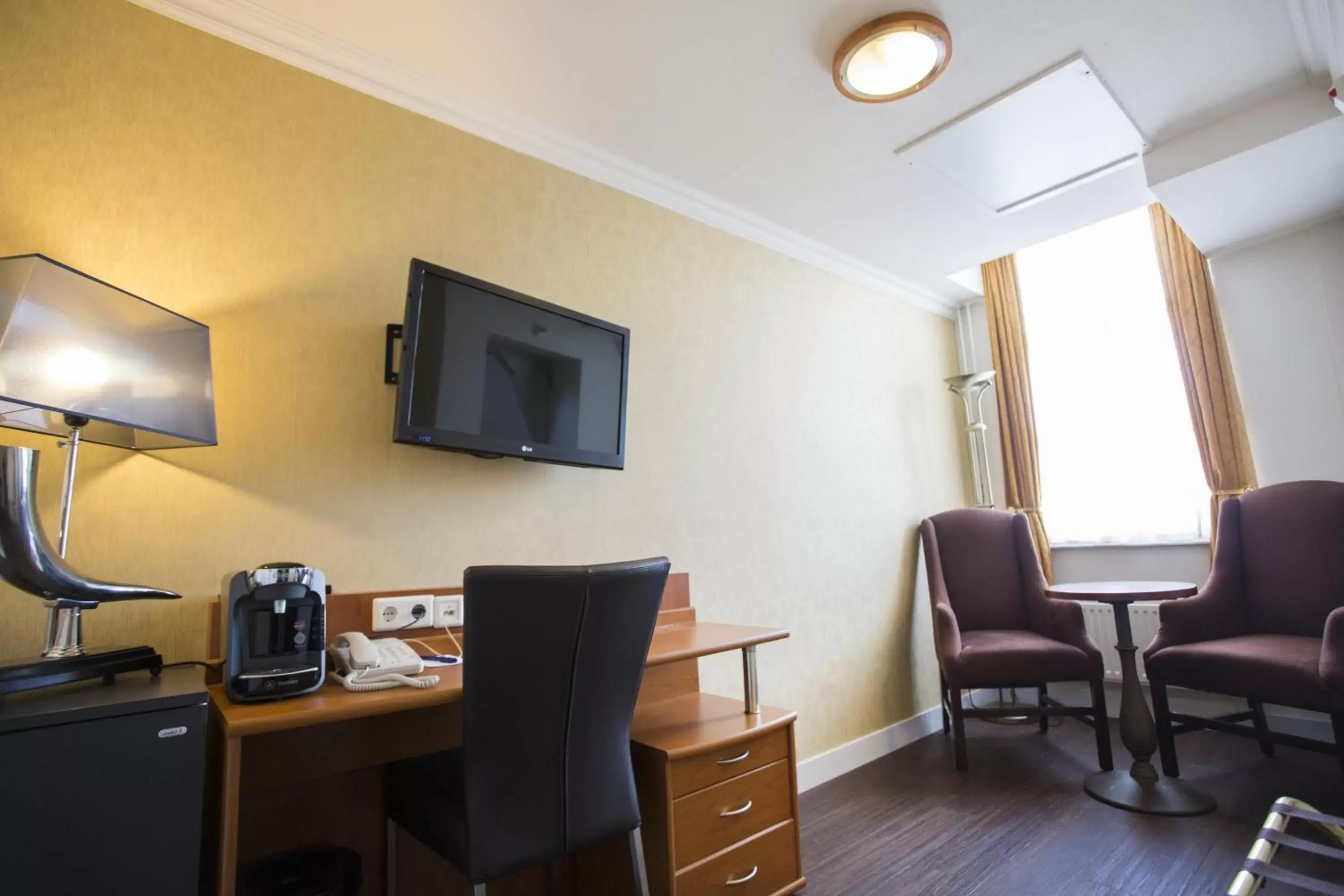 Photo of the whole room, TV/Entertainment Center in Best Western Museumhotels Delft