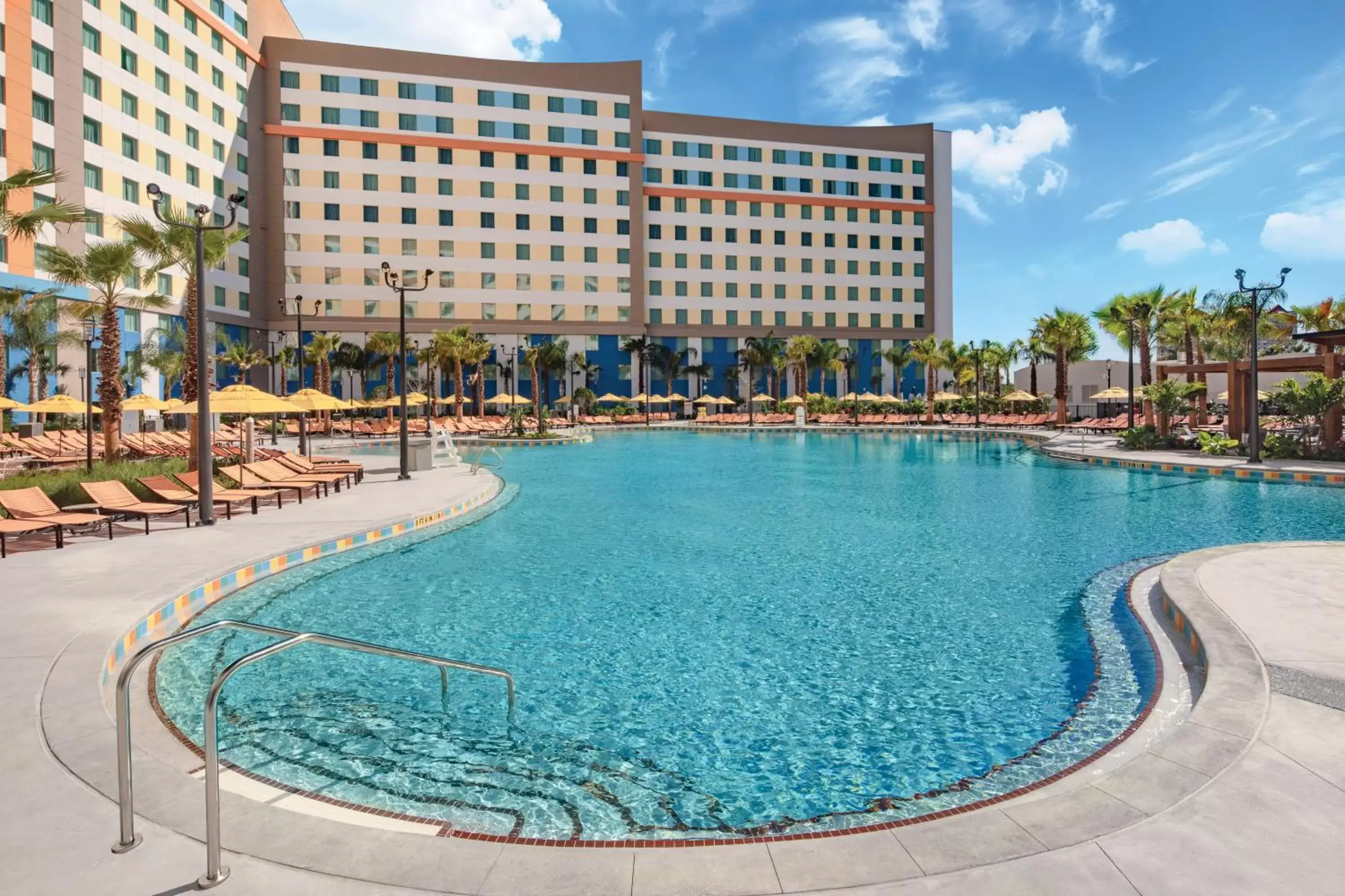 Swimming pool in Universal’s Endless Summer Resort – Dockside Inn and Suites
