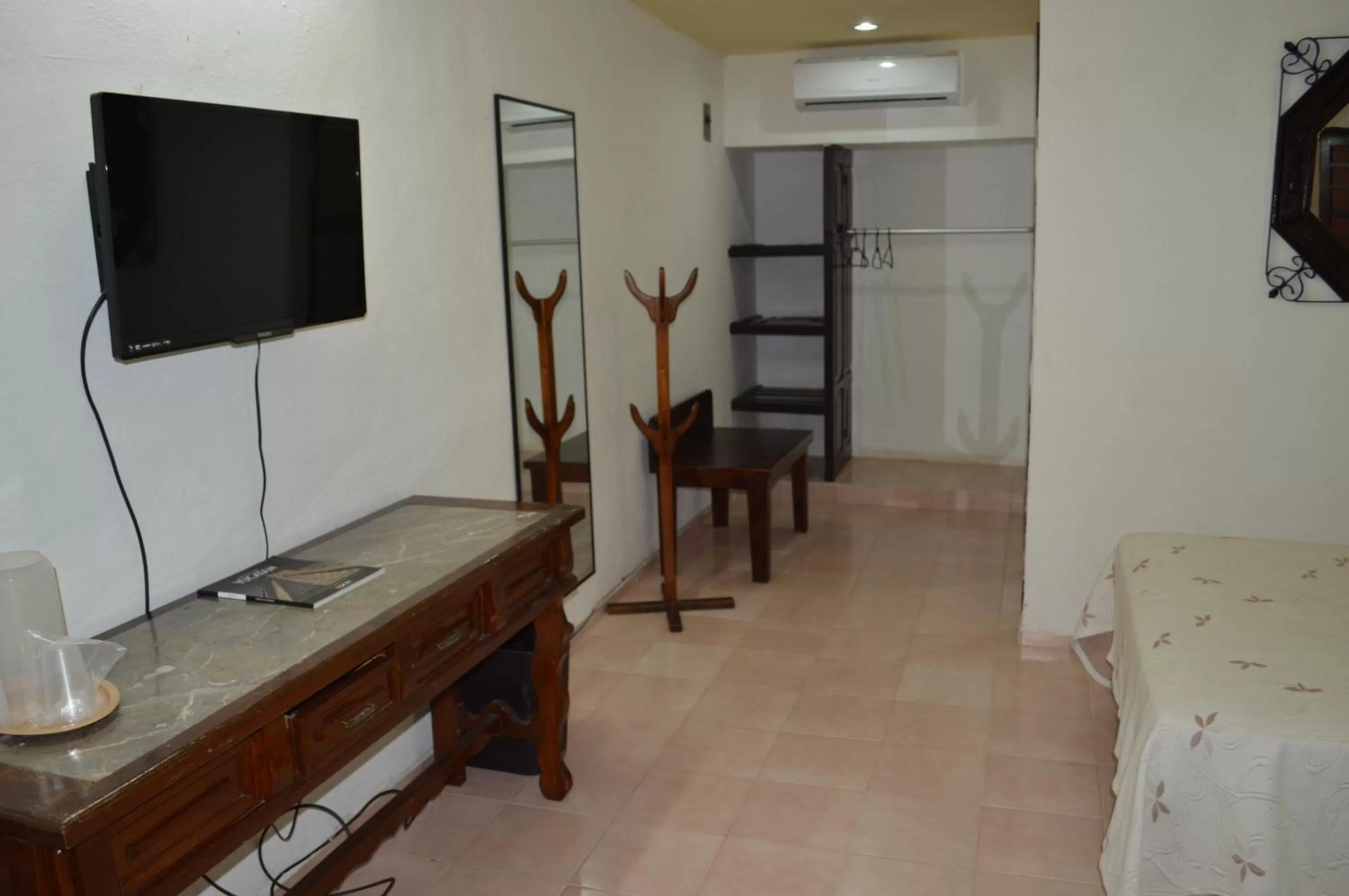 TV/Entertainment Center in Hotel San Clemente