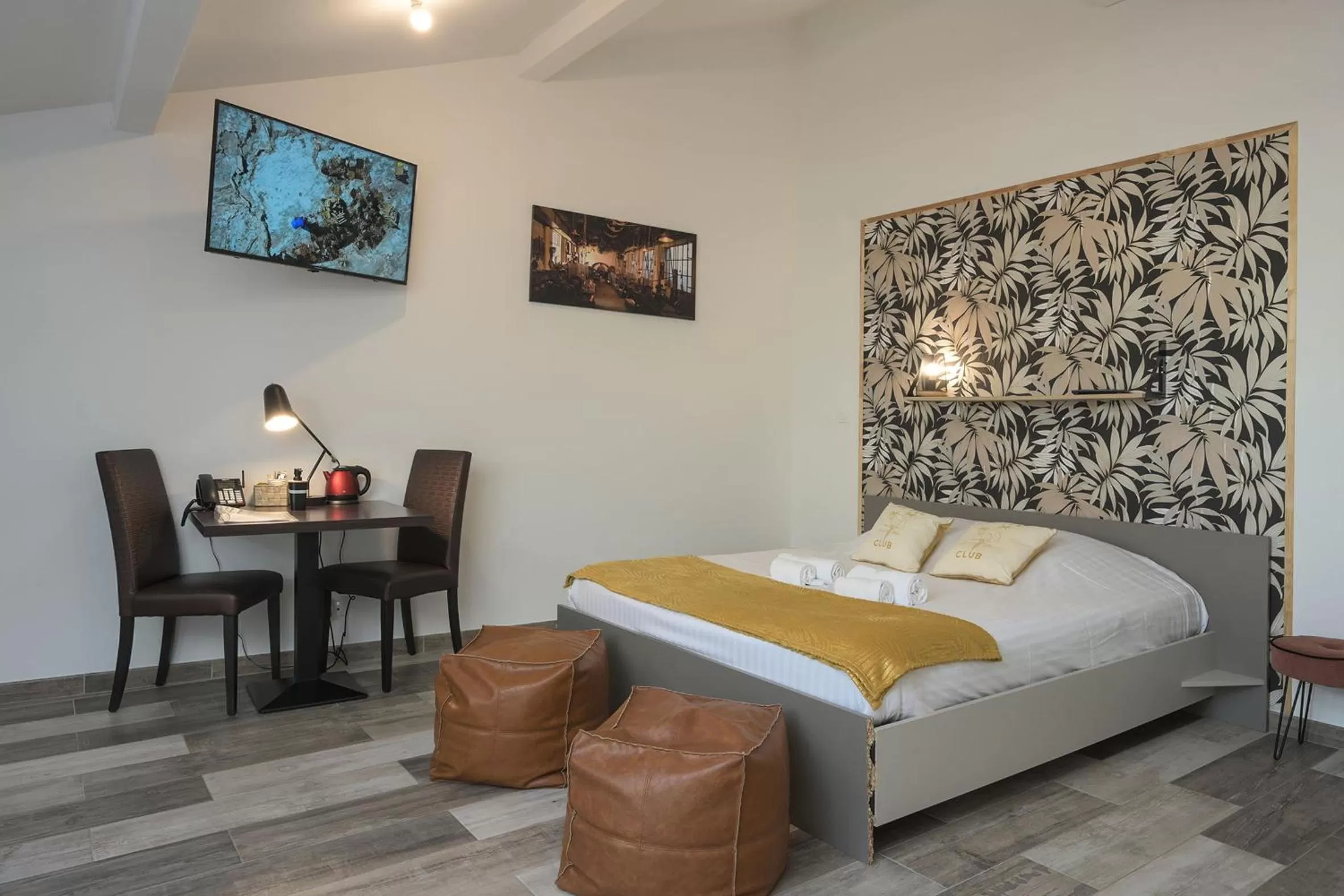 Bed in Hotel De La Croisée