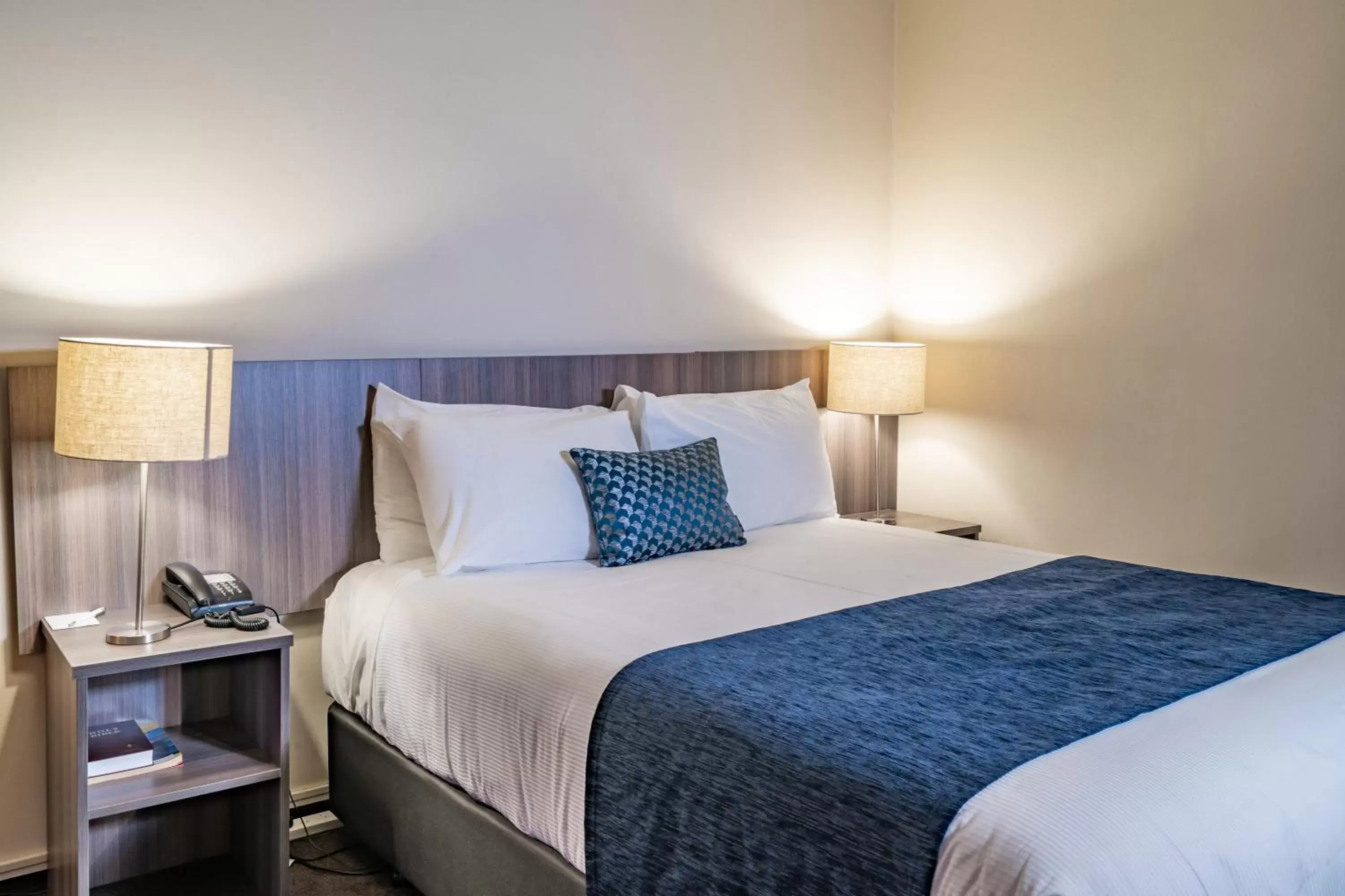 Bed in Kingsgate Hotel Dunedin