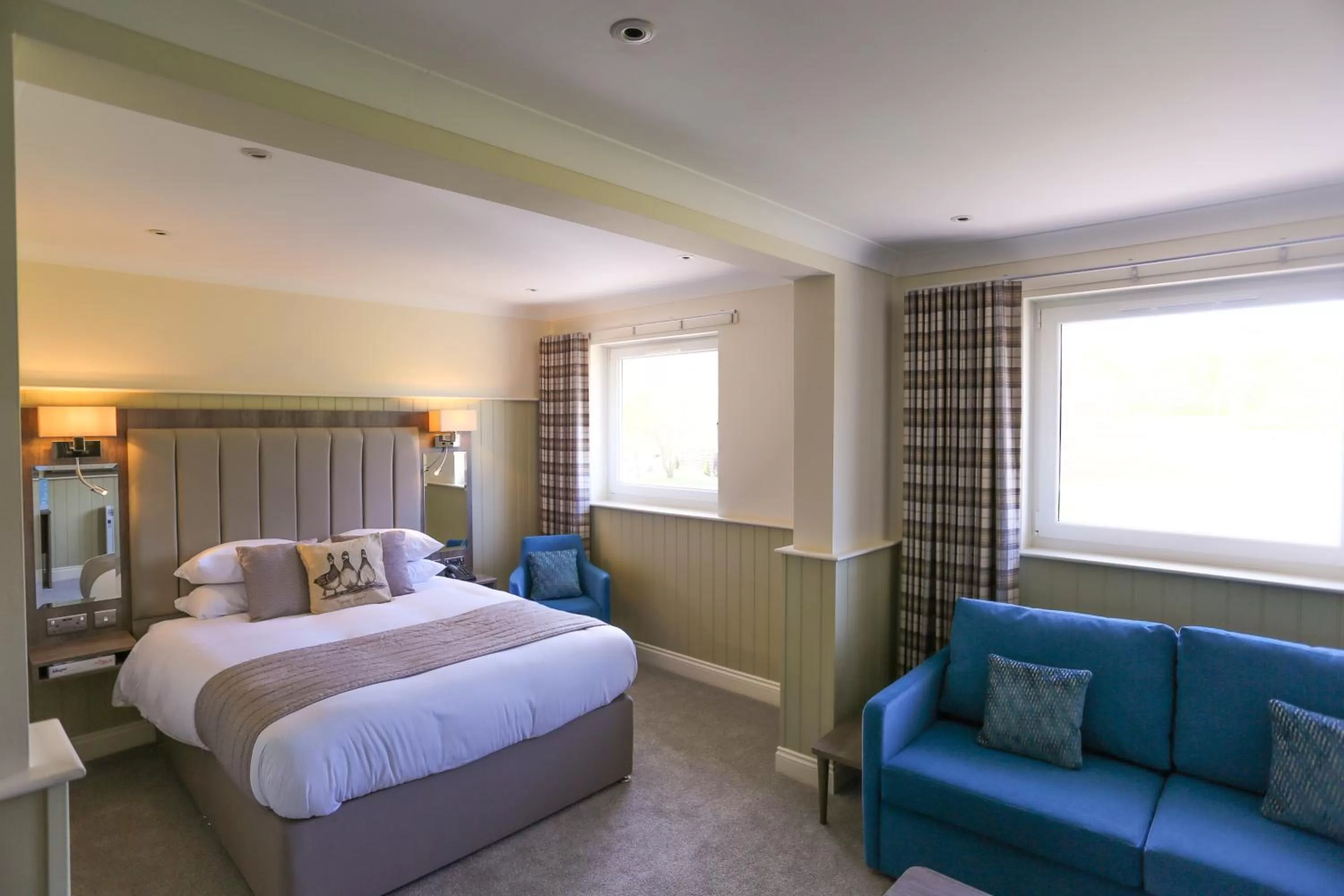 Bedroom, Bed in Duck Bay Hotel & Restaurant