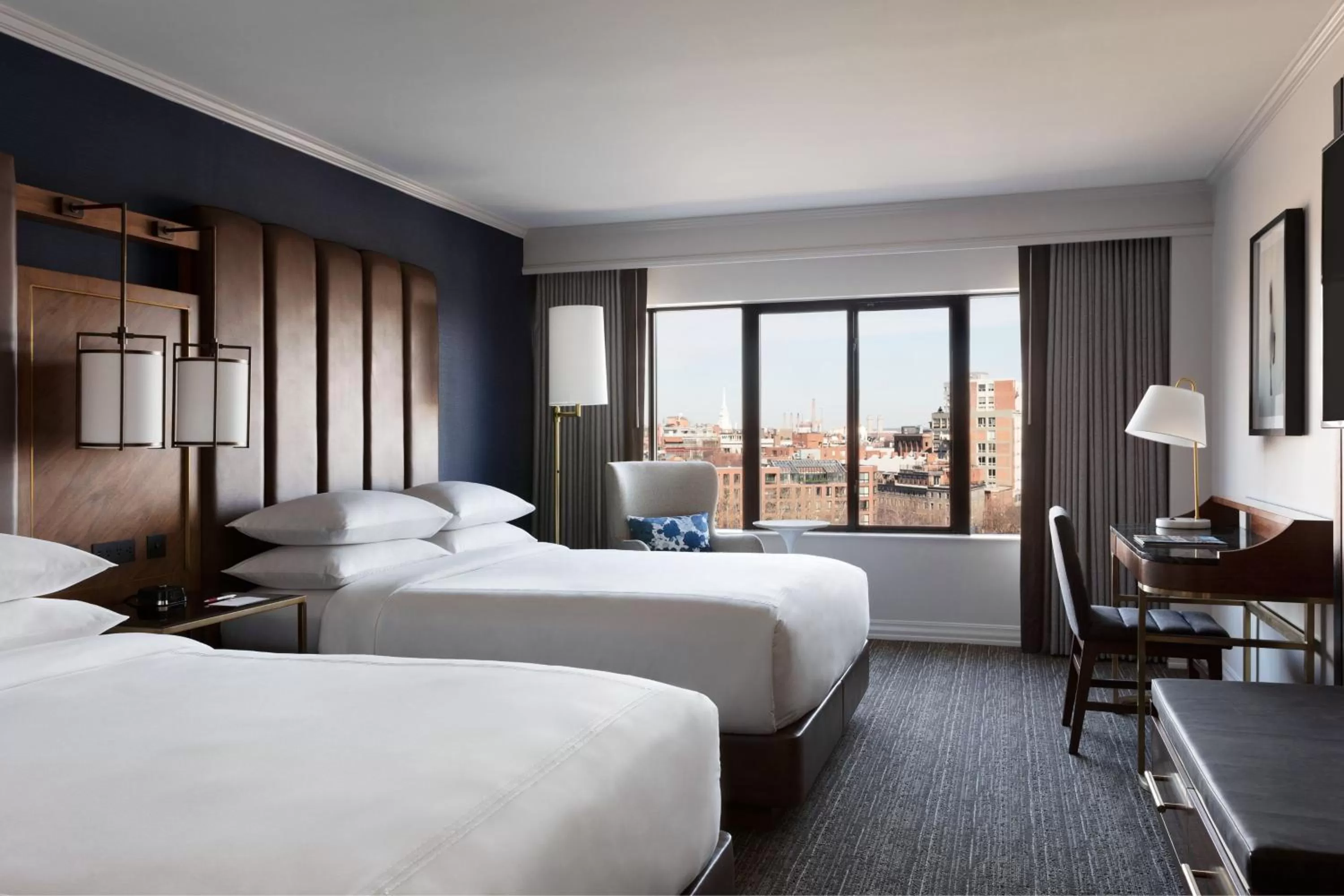 Photo of the whole room, Bed in Boston Marriott Long Wharf