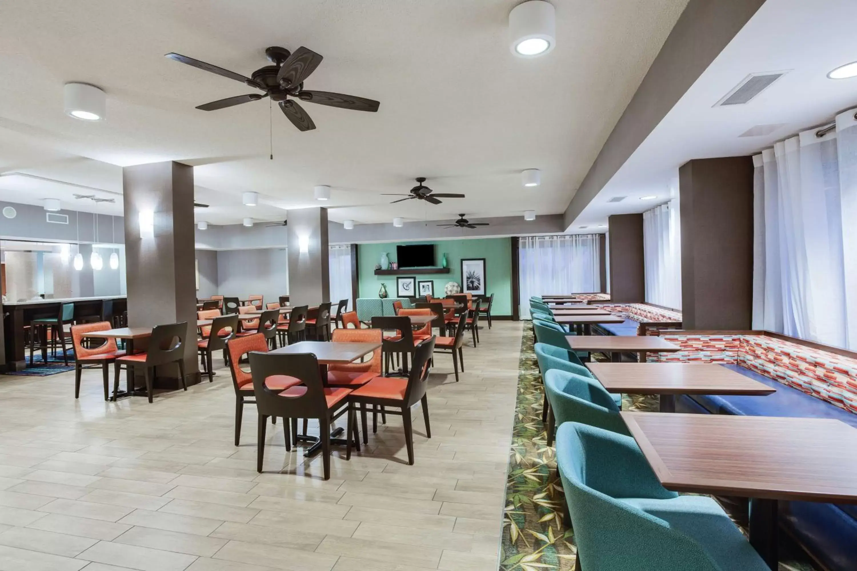 Dining area, Restaurant/Places to Eat in Hampton Inn Orlando-Convention Center International Drive Area