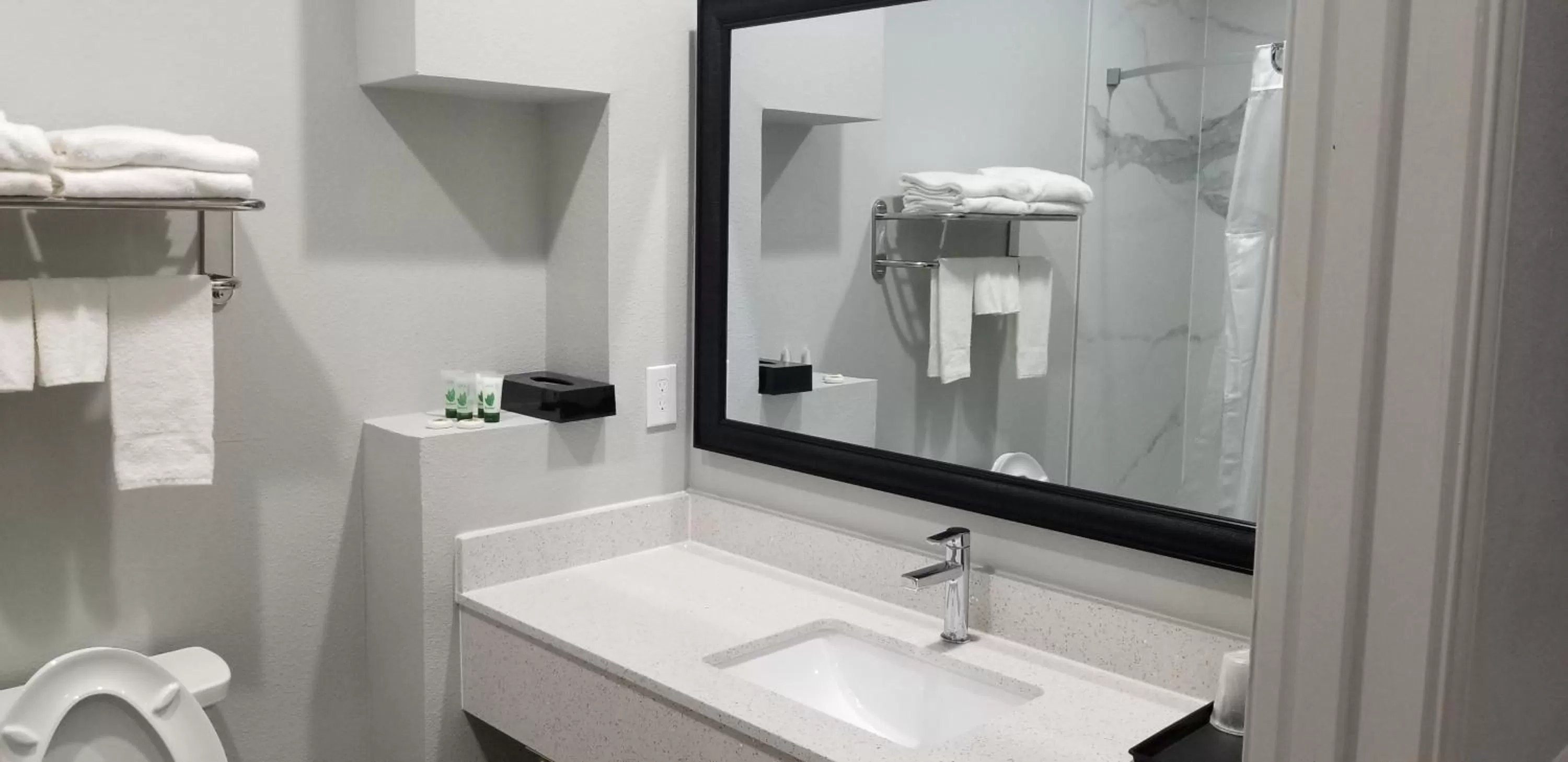 Bathroom in Studio 6 Deer Park, Tx