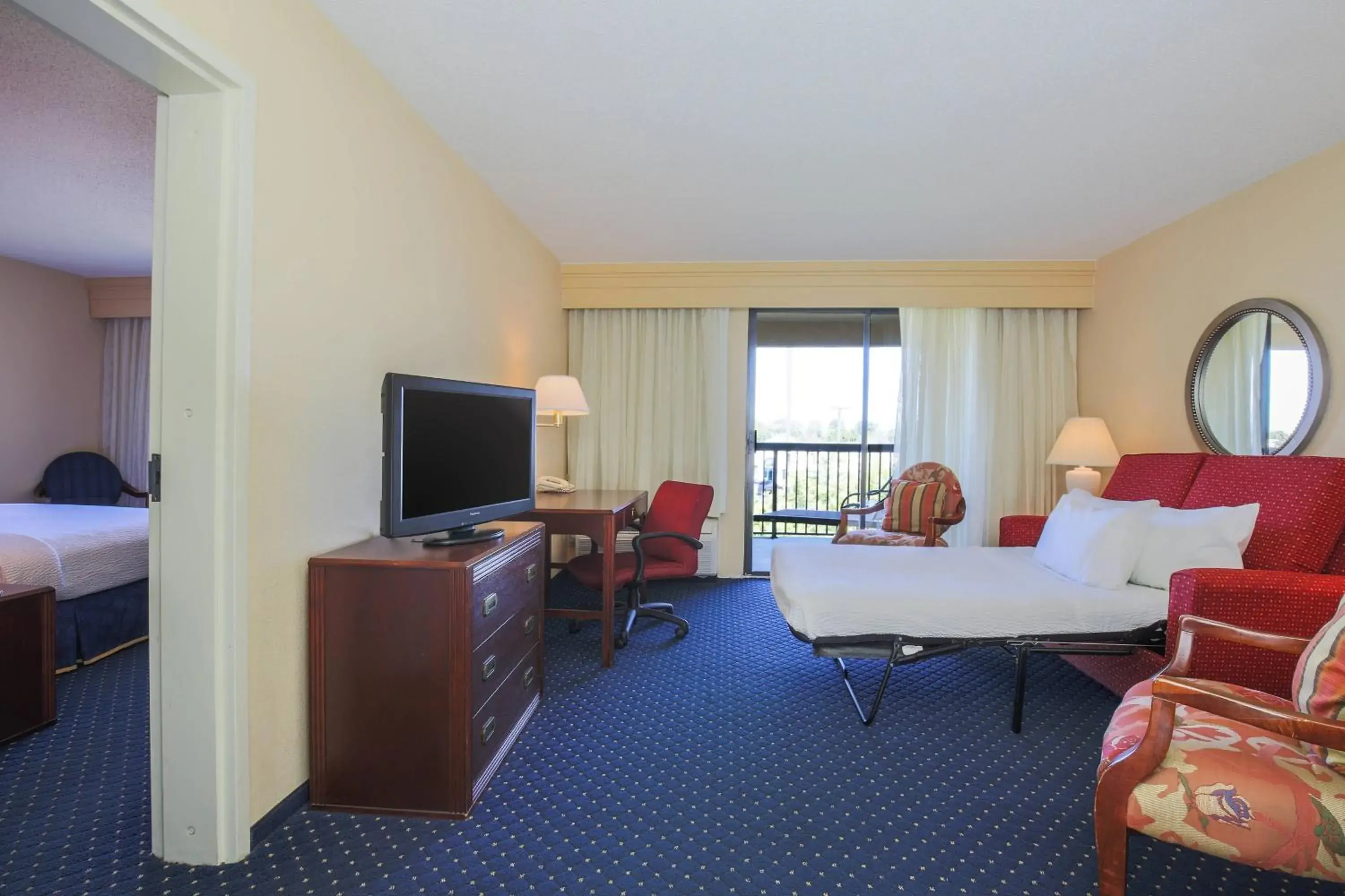 Bedroom, TV/Entertainment Center in Courtyard by Marriott Flint Grand Blanc