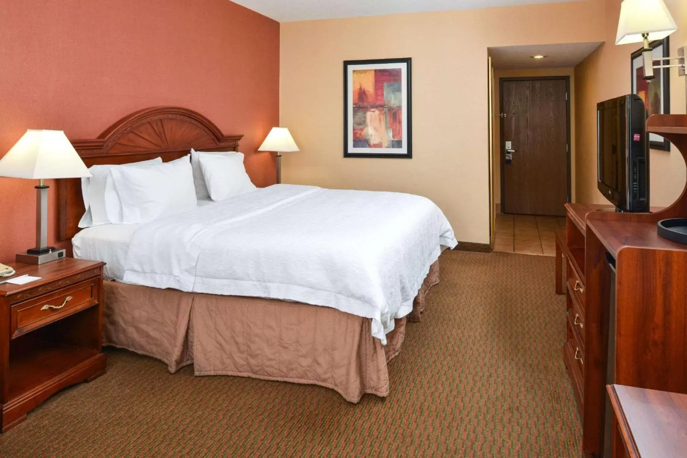 Bed in Hampton Inn & Suites Springboro