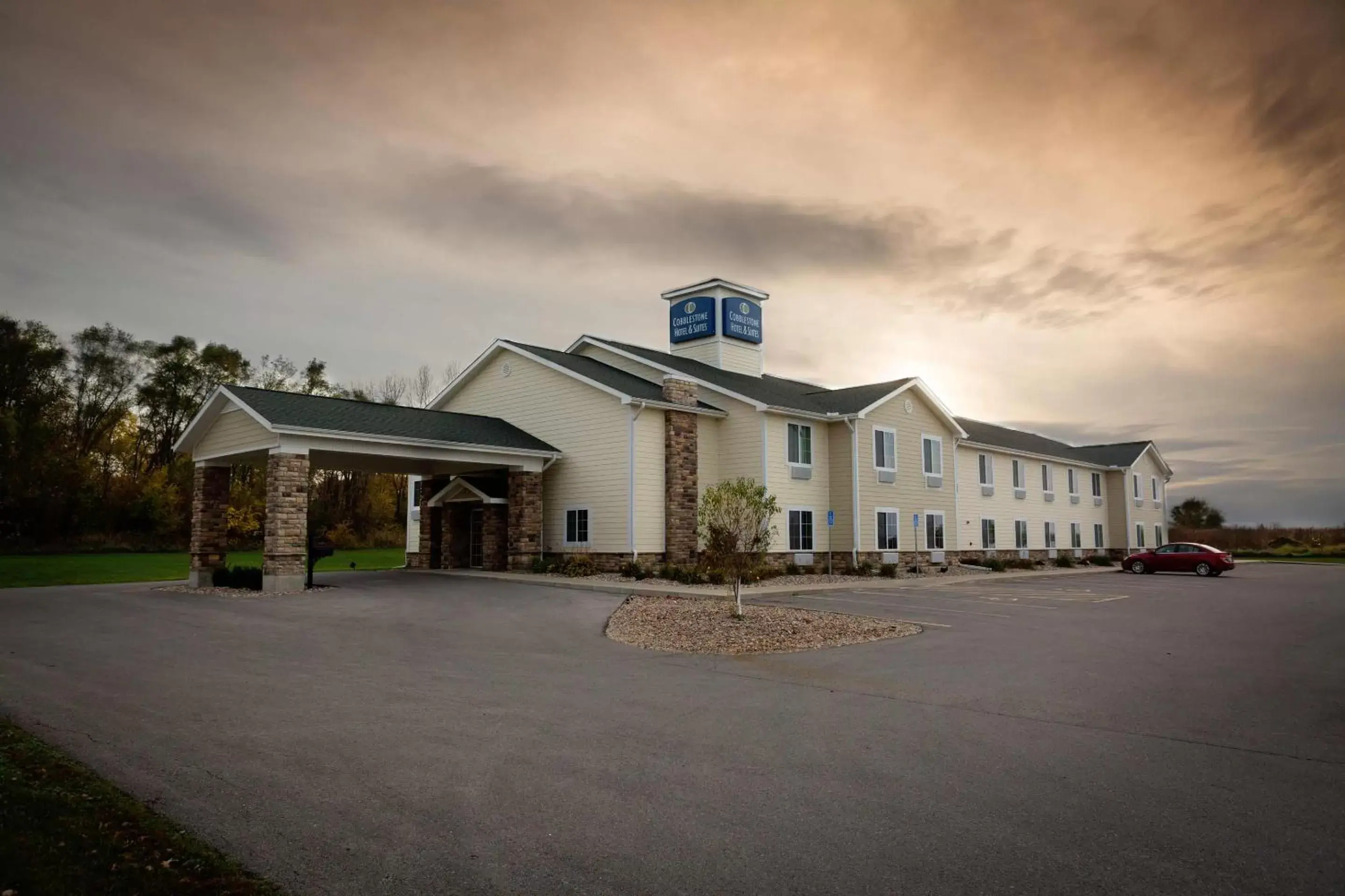 Street view, Property Building in Cobblestone Hotel & Suites - Knoxville