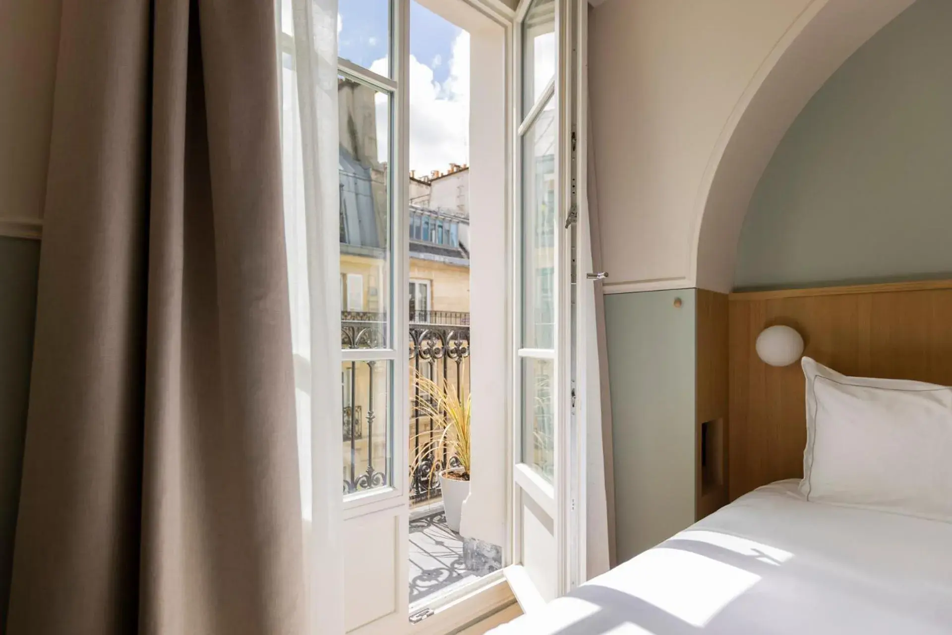 Bedroom, Bed in Hôtel Oratio