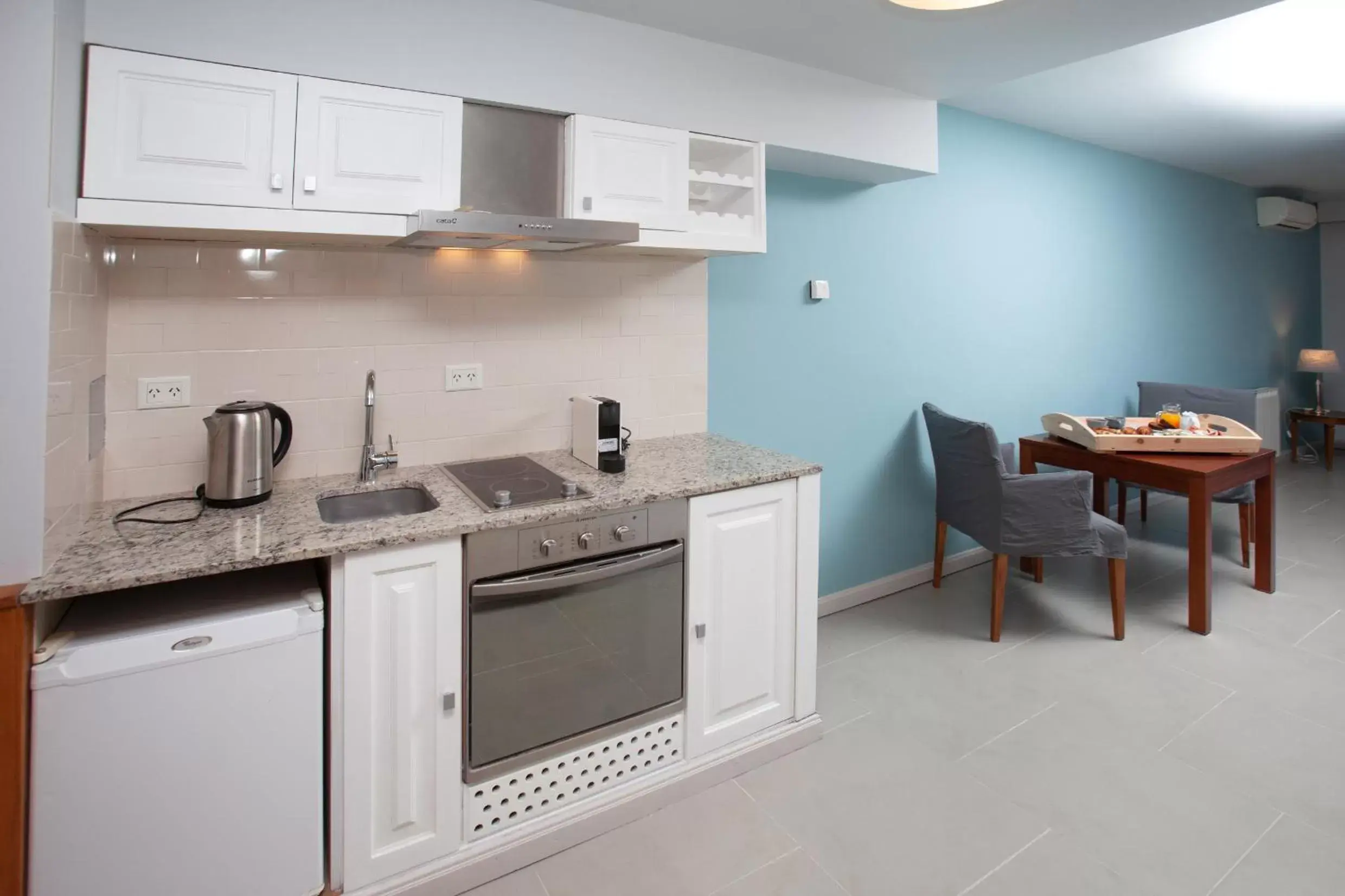 Kitchen or kitchenette, Kitchen/Kitchenette in Las Bayas Home Suites