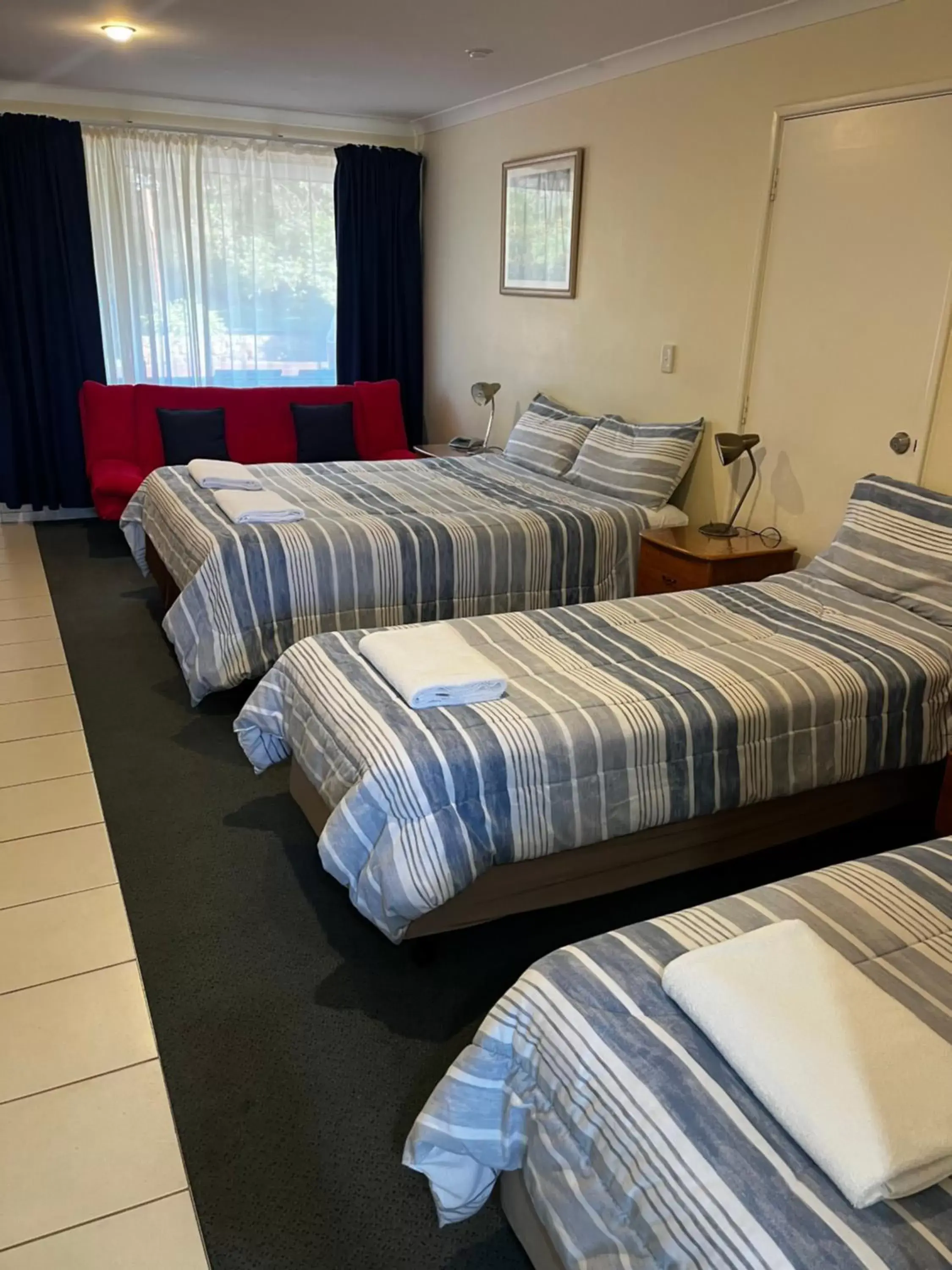 Bed in Emu Point Motel