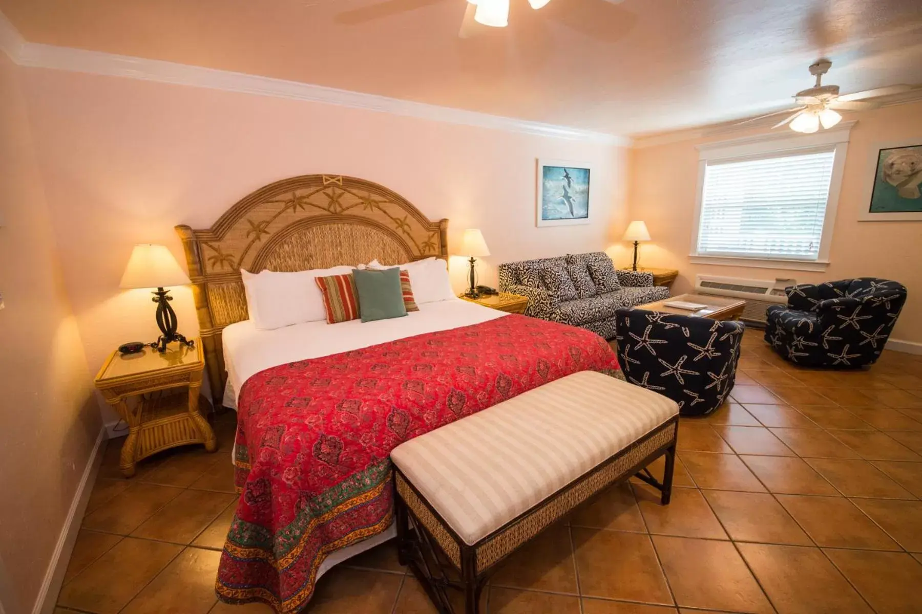 Bed in Tropic Isle At Anna Maria Island Inn