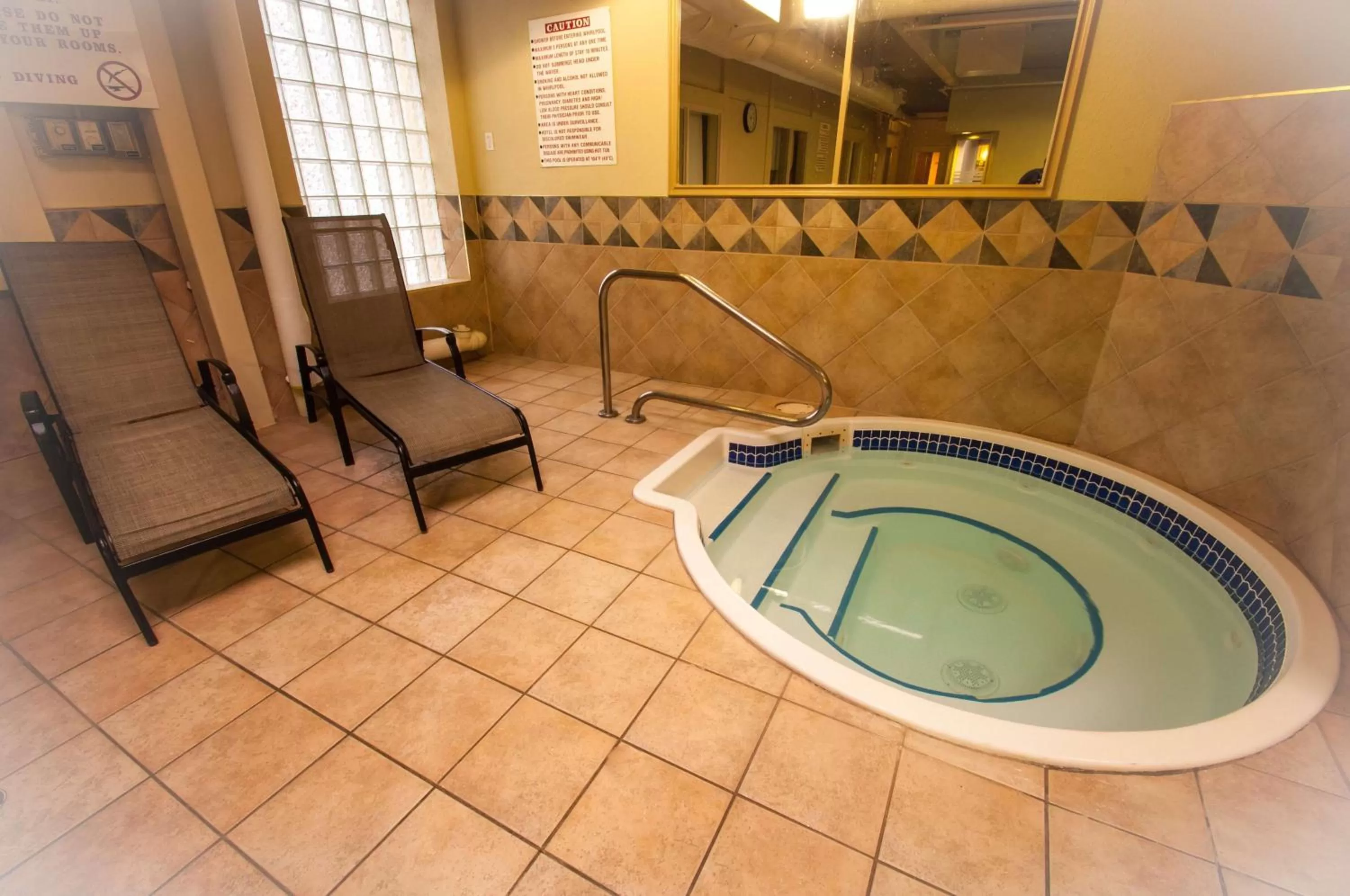 Hot Tub in Best Western Airport Inn