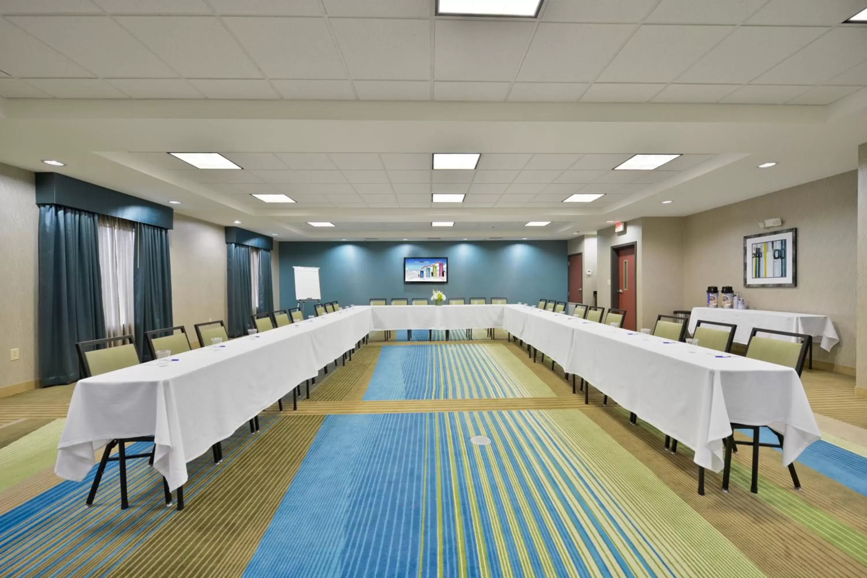 Meeting/conference room in Holiday Inn Express & Suites Forrest City, an IHG Hotel