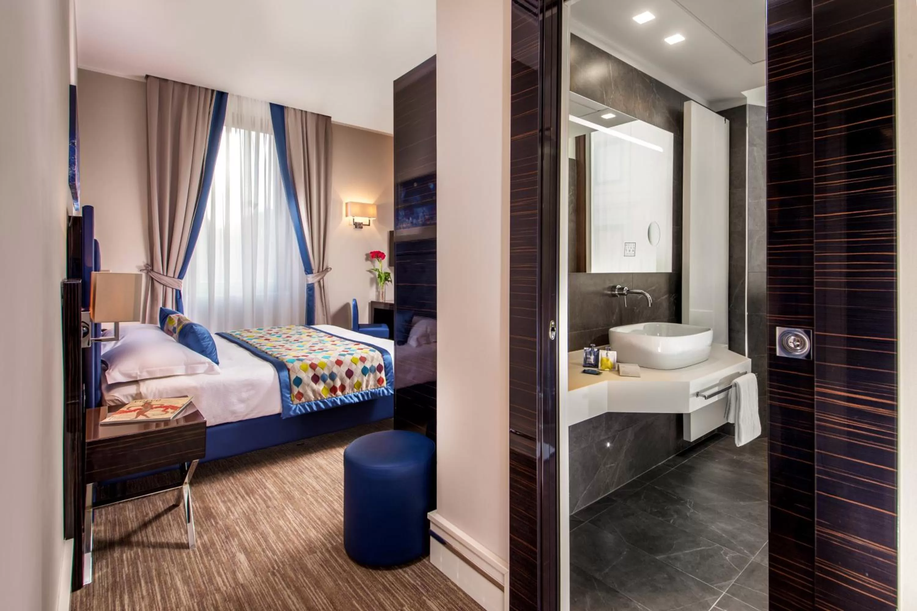 Toilet, Bed in Gioberti Art Hotel