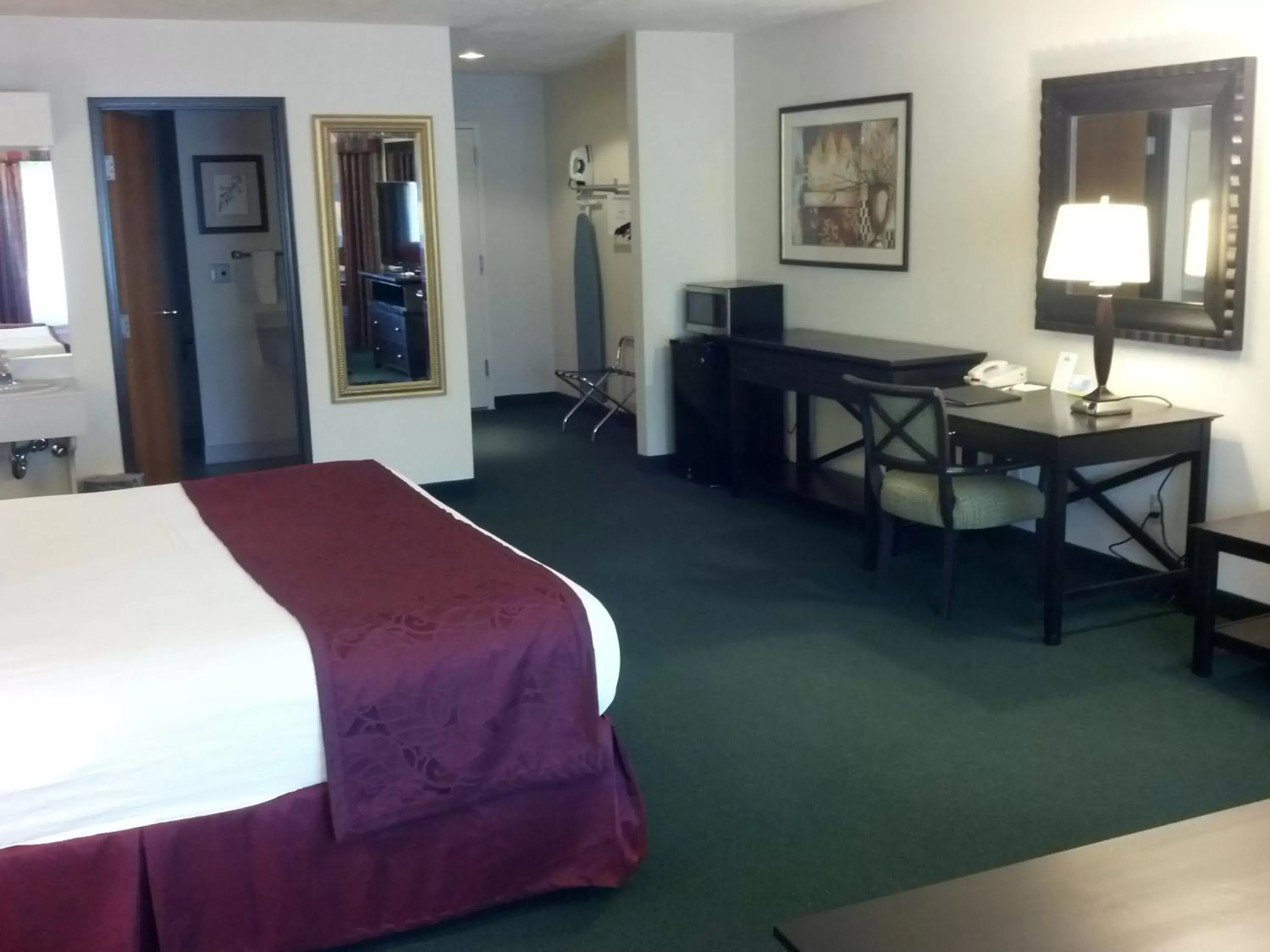 Deluxe King Room - Non-Smoking in Days Inn & Suites by Wyndham Logan