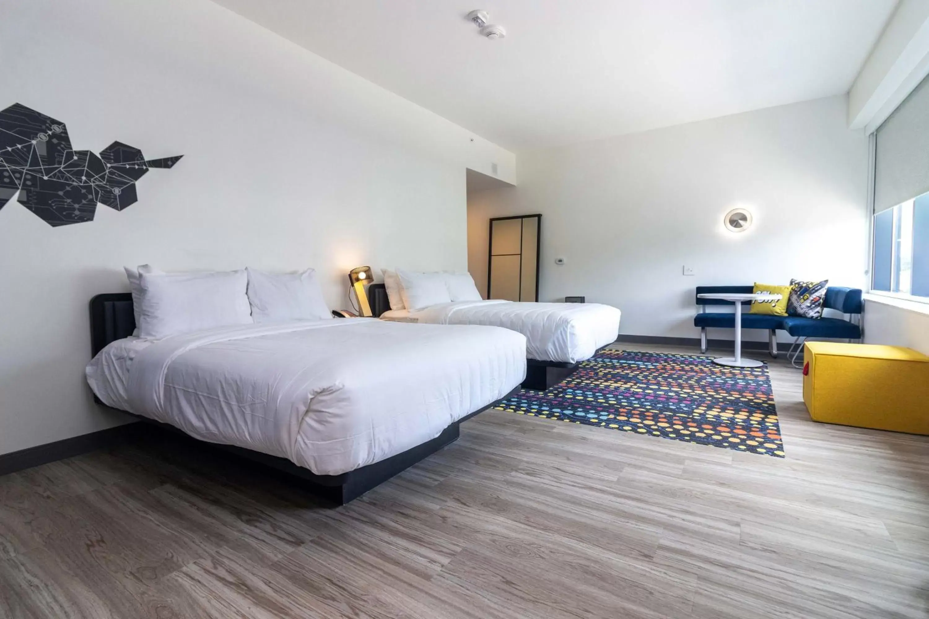 Photo of the whole room, Bed in Aloft St. Louis Cortex