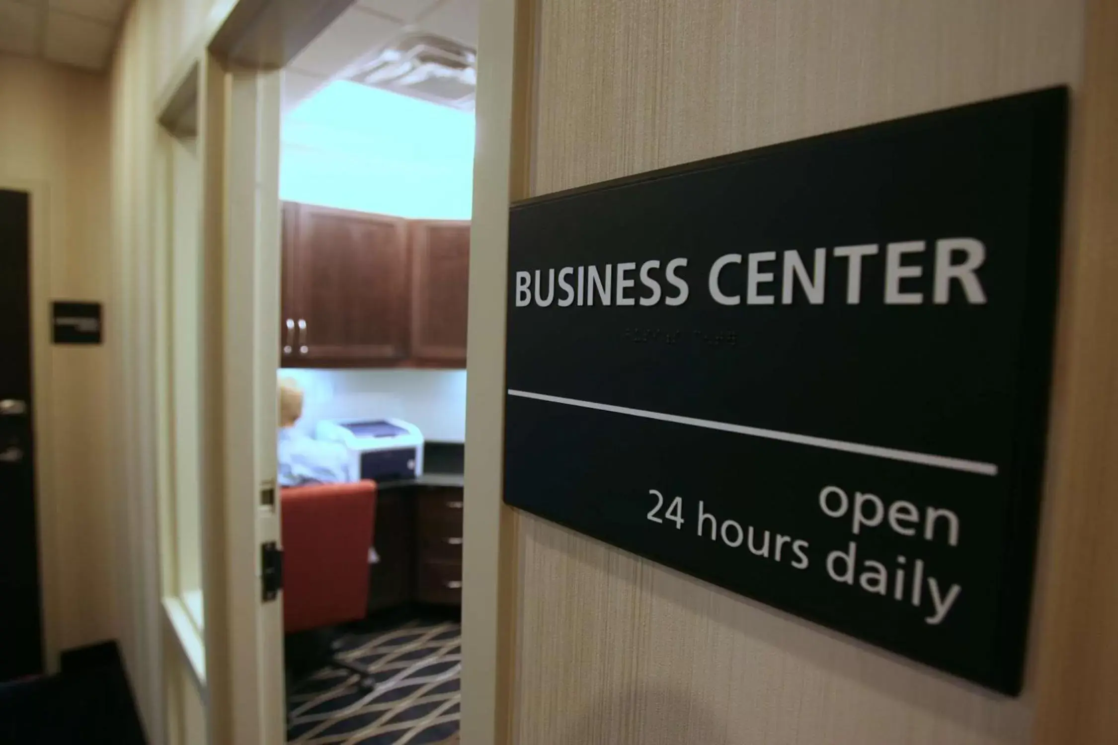 Business facilities in Hampton Inn & Suites Red Deer