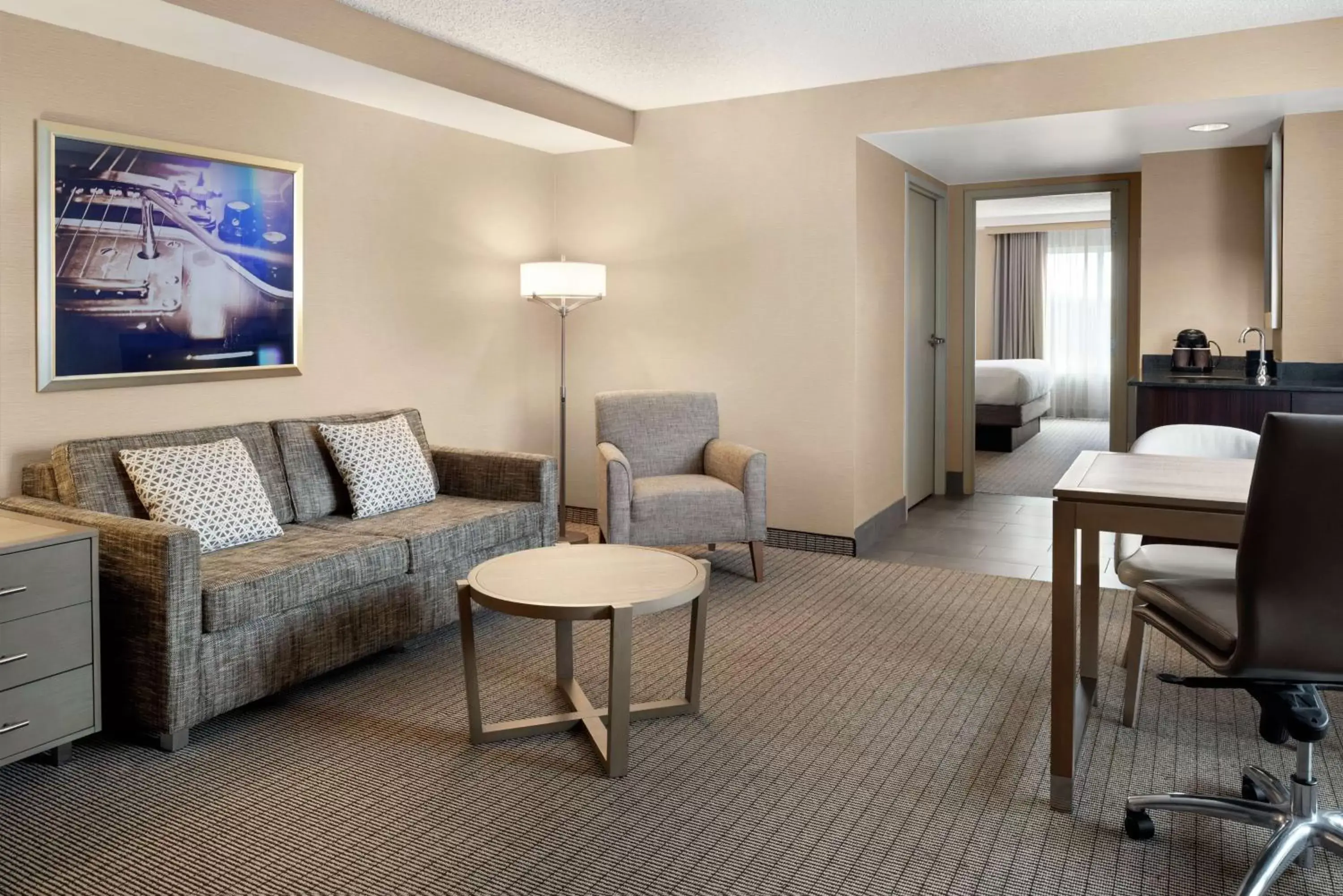 Bedroom, Seating Area in Embassy Suites by Hilton Cleveland Rockside