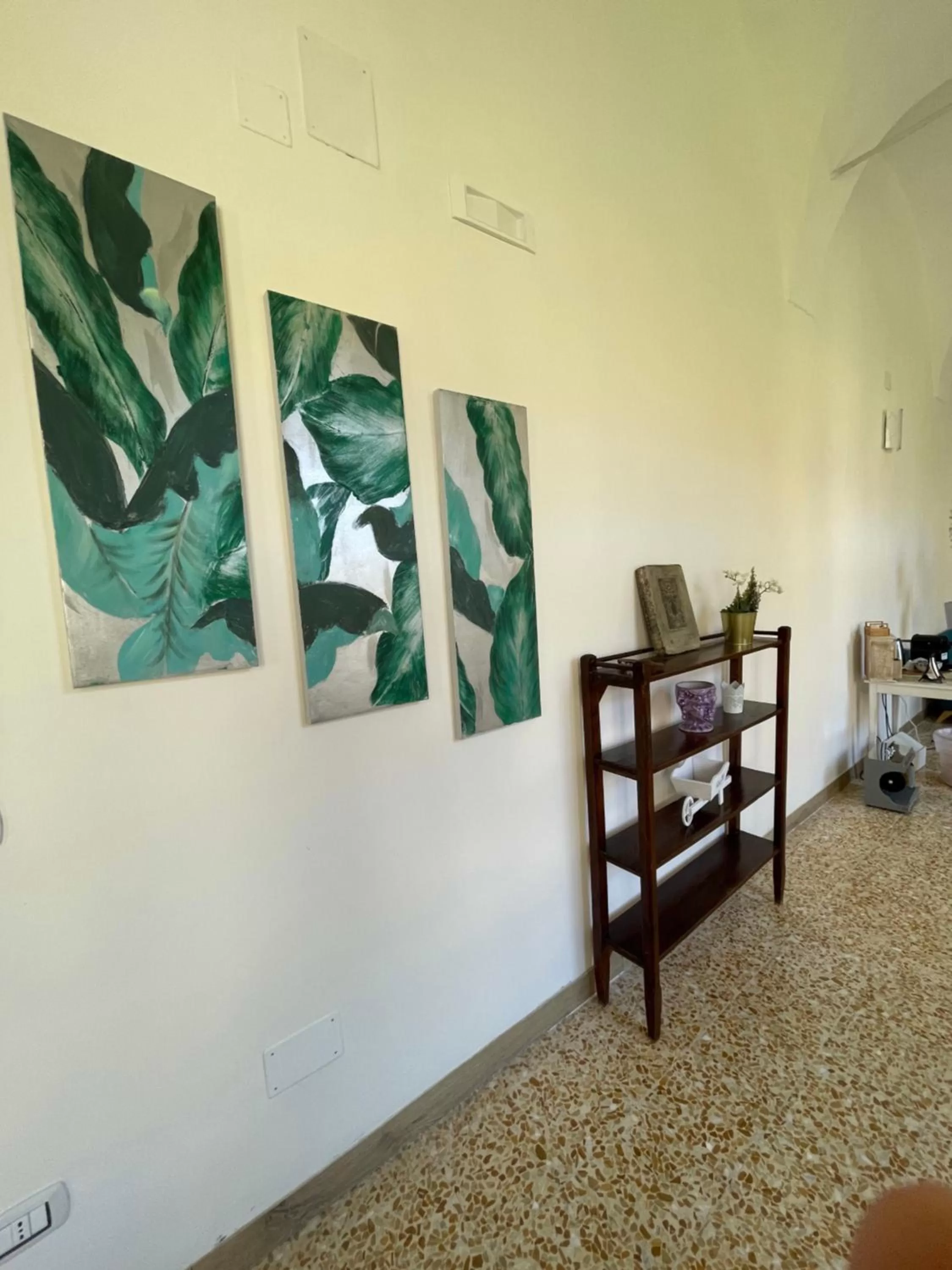 Decorative detail in Il Chiostro