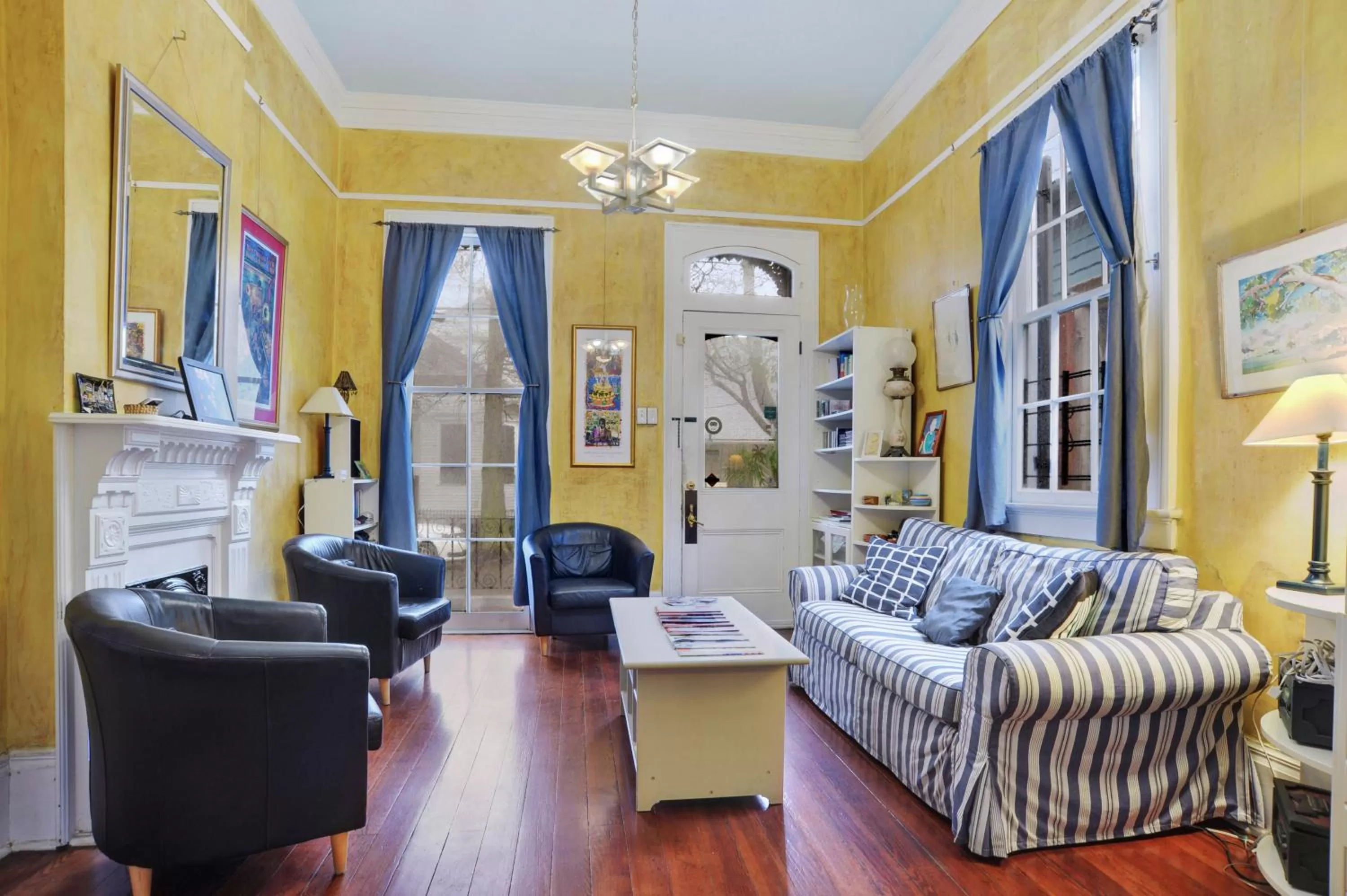 Lobby or reception in The Burgundy Bed and Breakfast