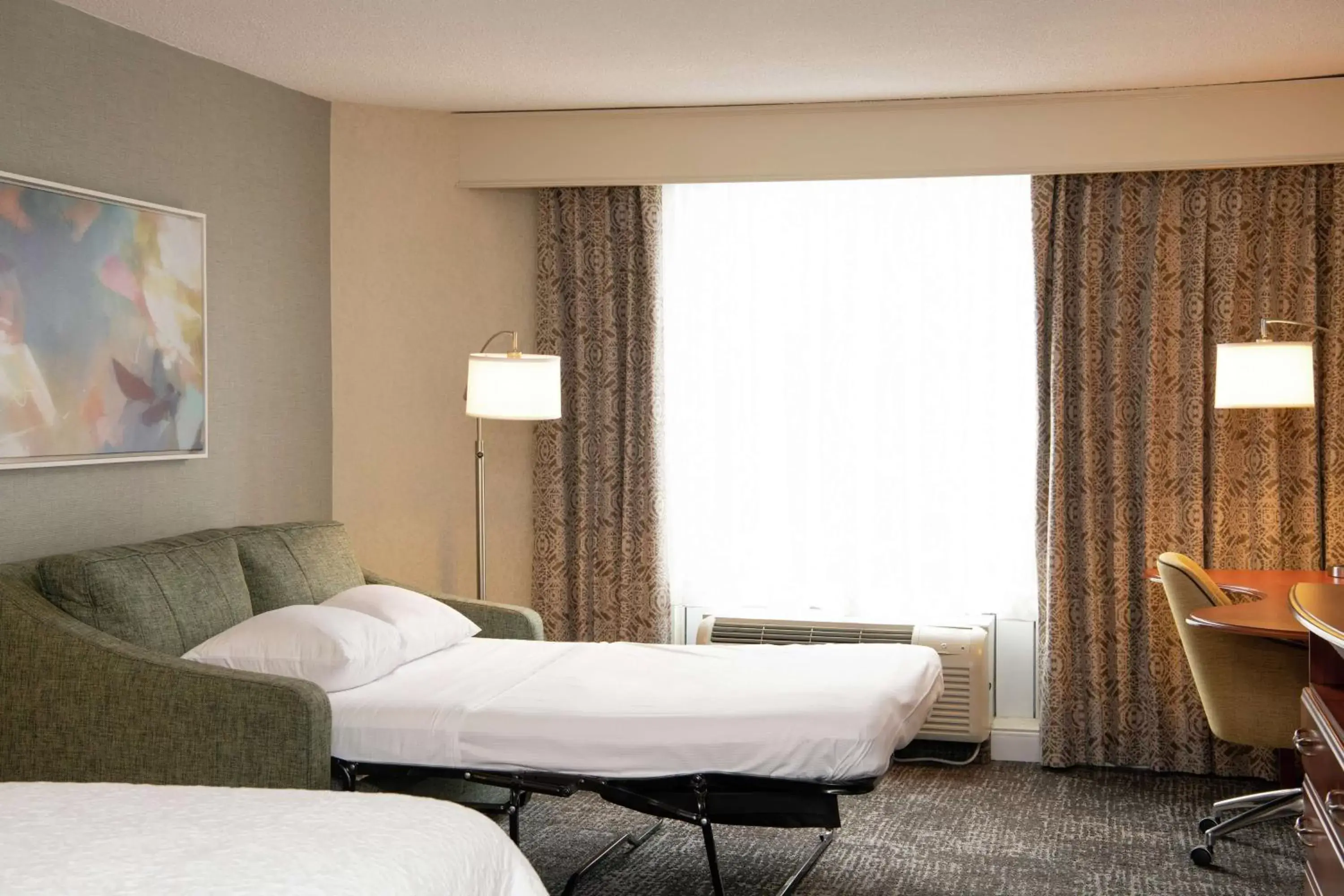 Bedroom, Bed in Hampton Inn Parsippany