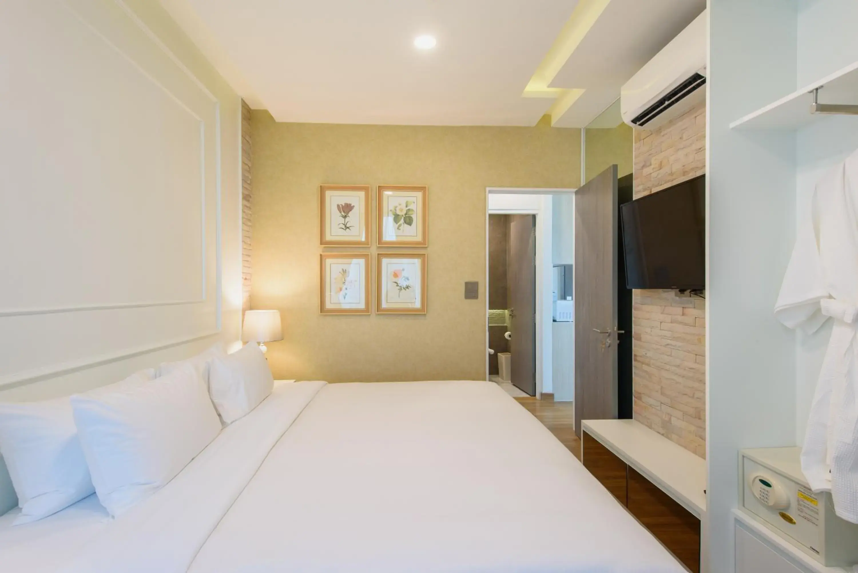 Bed in Parc Borough City Resort -SHA Extra Plus