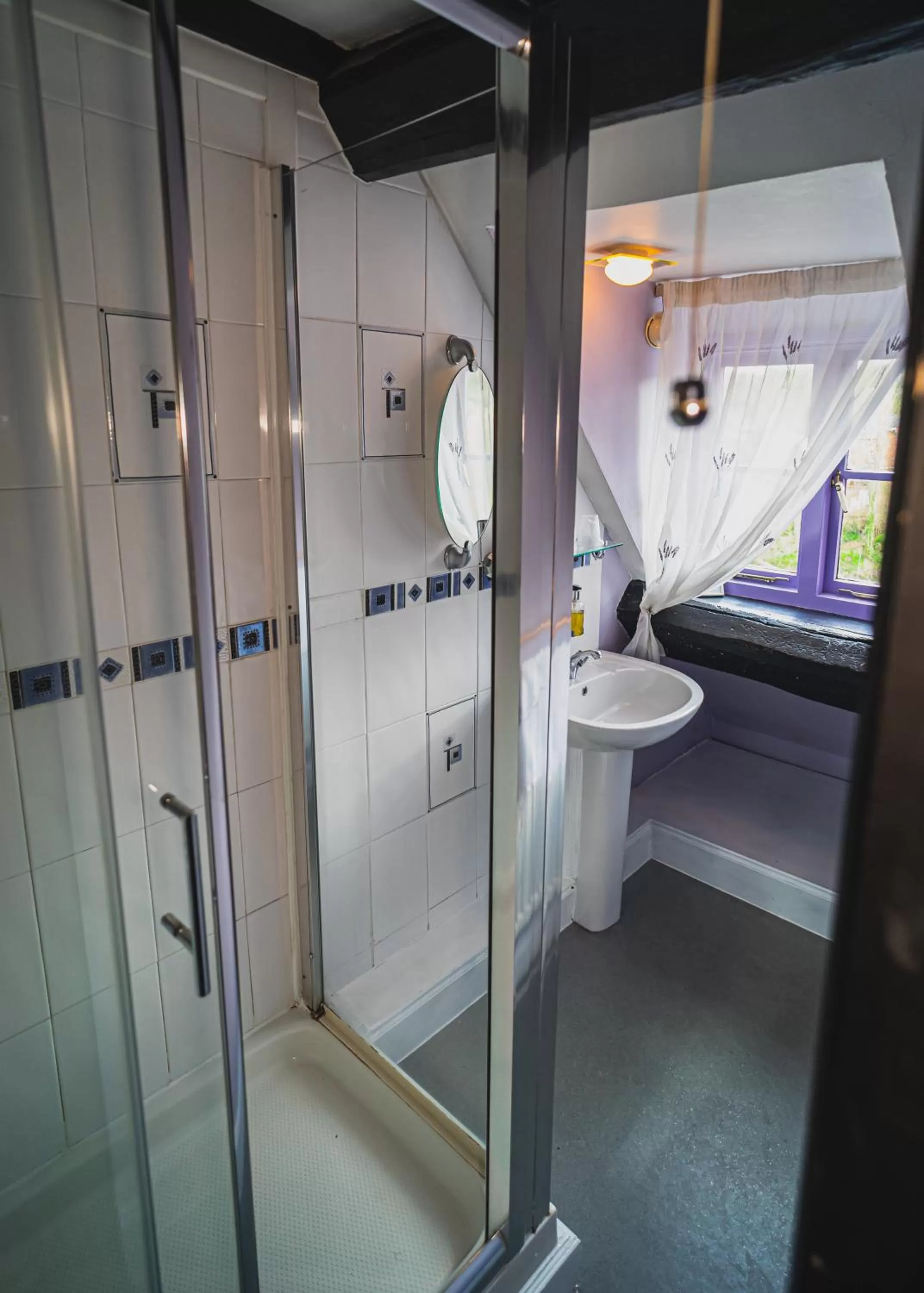 Bathroom in The Mug House Inn