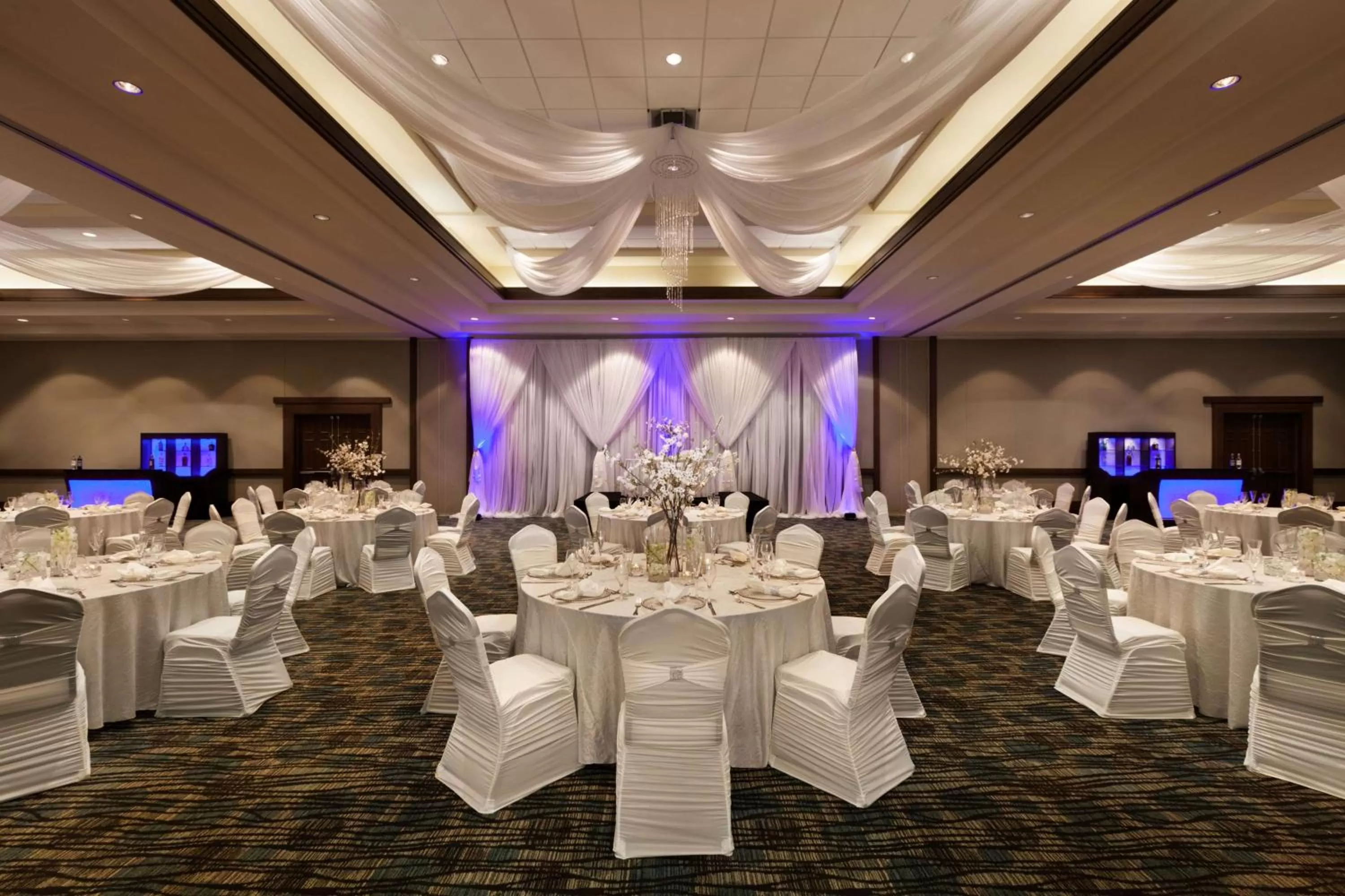 Property building in Embassy Suites by Hilton Orlando Lake Buena Vista South