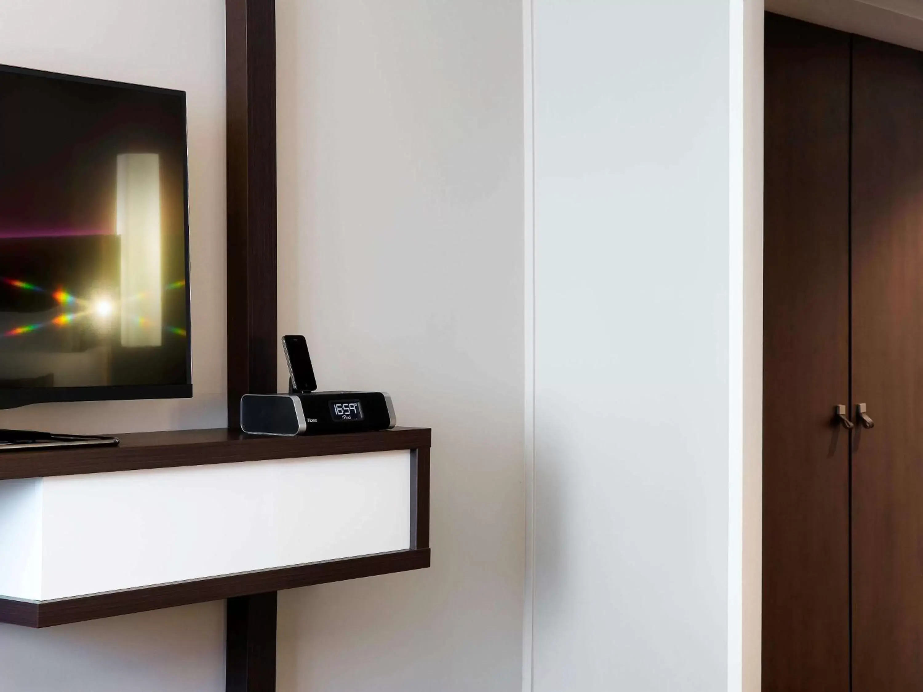 Photo of the whole room, TV/Entertainment Center in Mercure Reims Centre Cathédrale Photo of the whole room, TV/Entertainment Center in Mercure Reims Centre Cathédrale