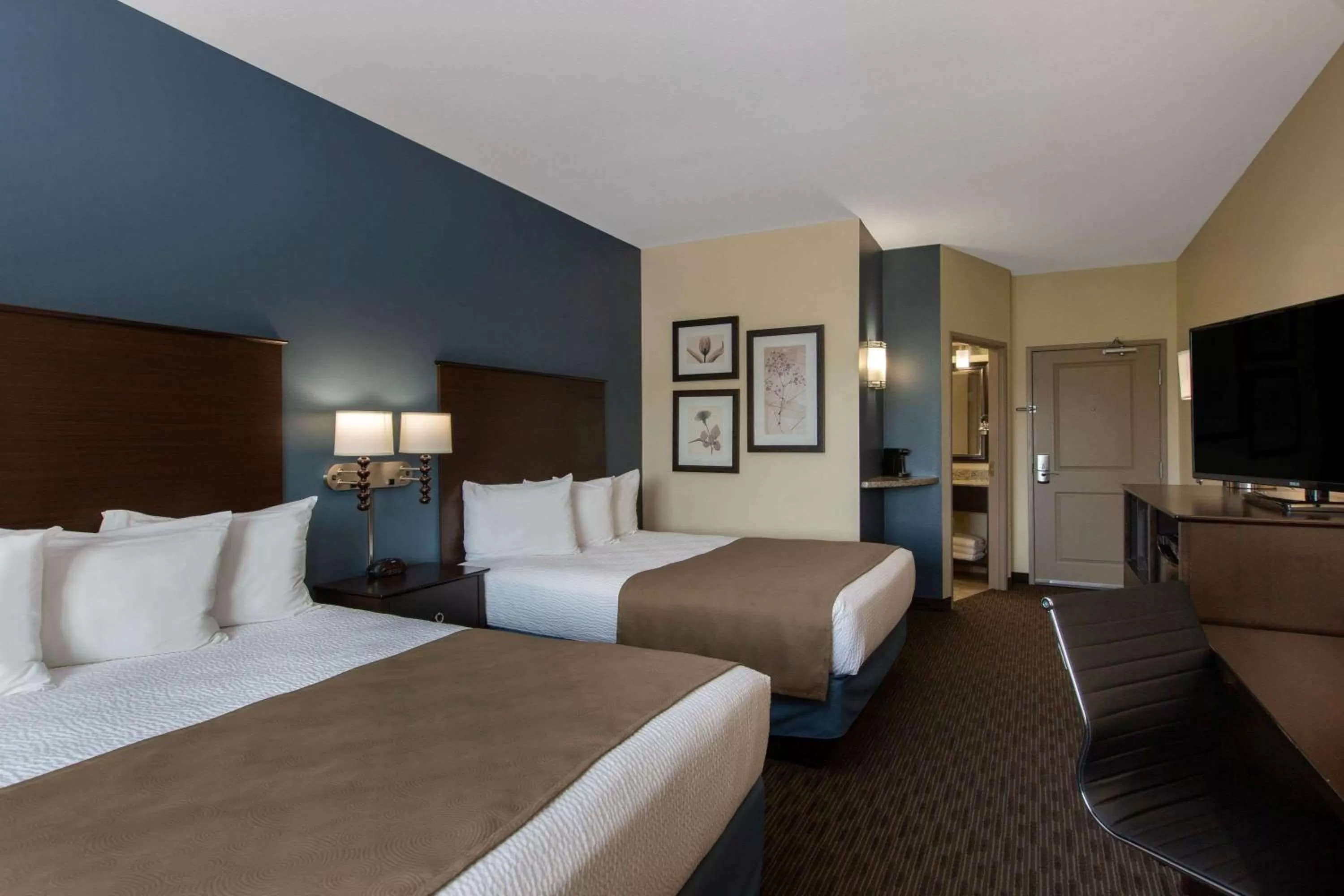 Photo of the whole room, Bed in AmericInn by Wyndham Sioux Falls North