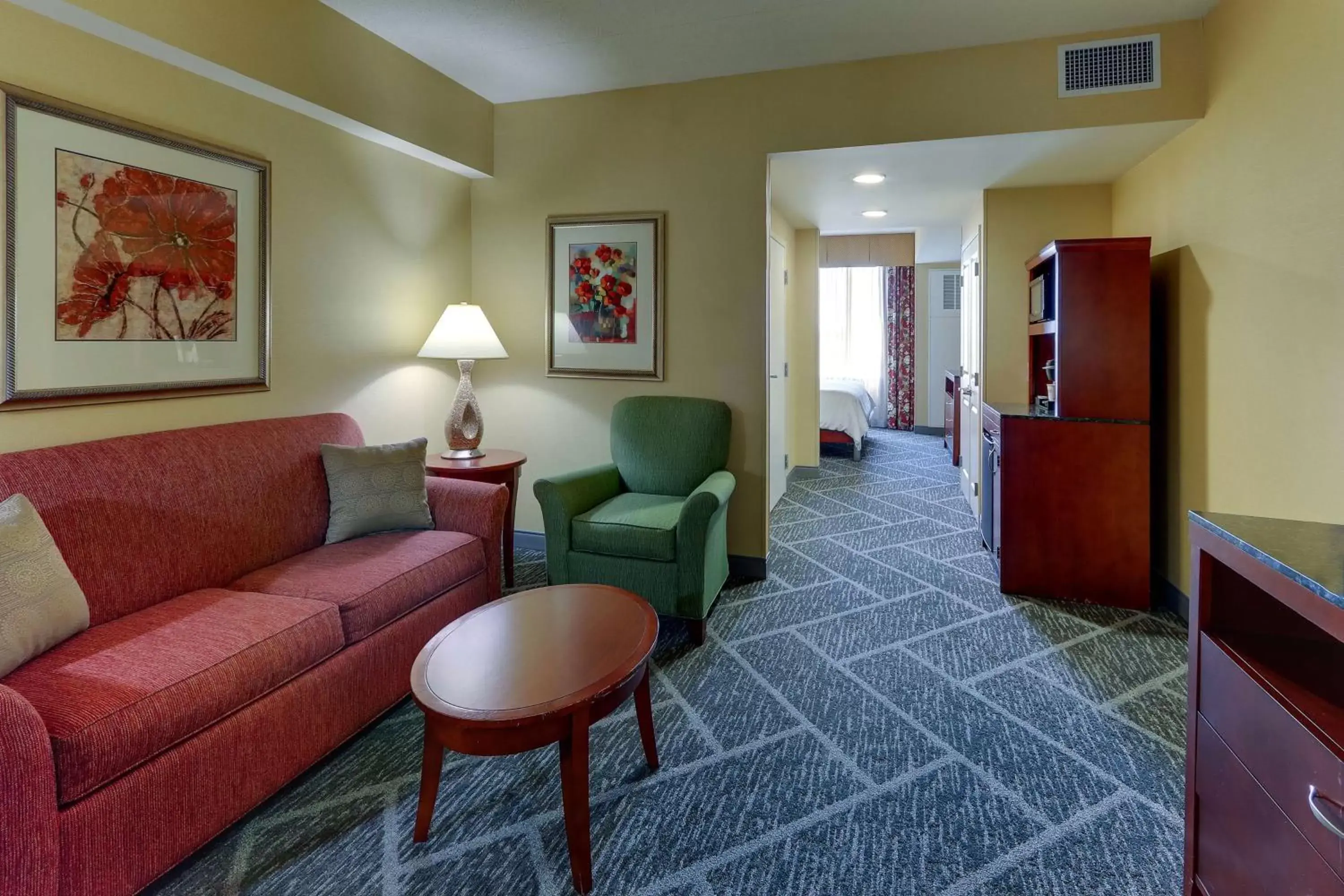 Living room, Seating Area in Hilton Garden Inn Indianapolis Airport