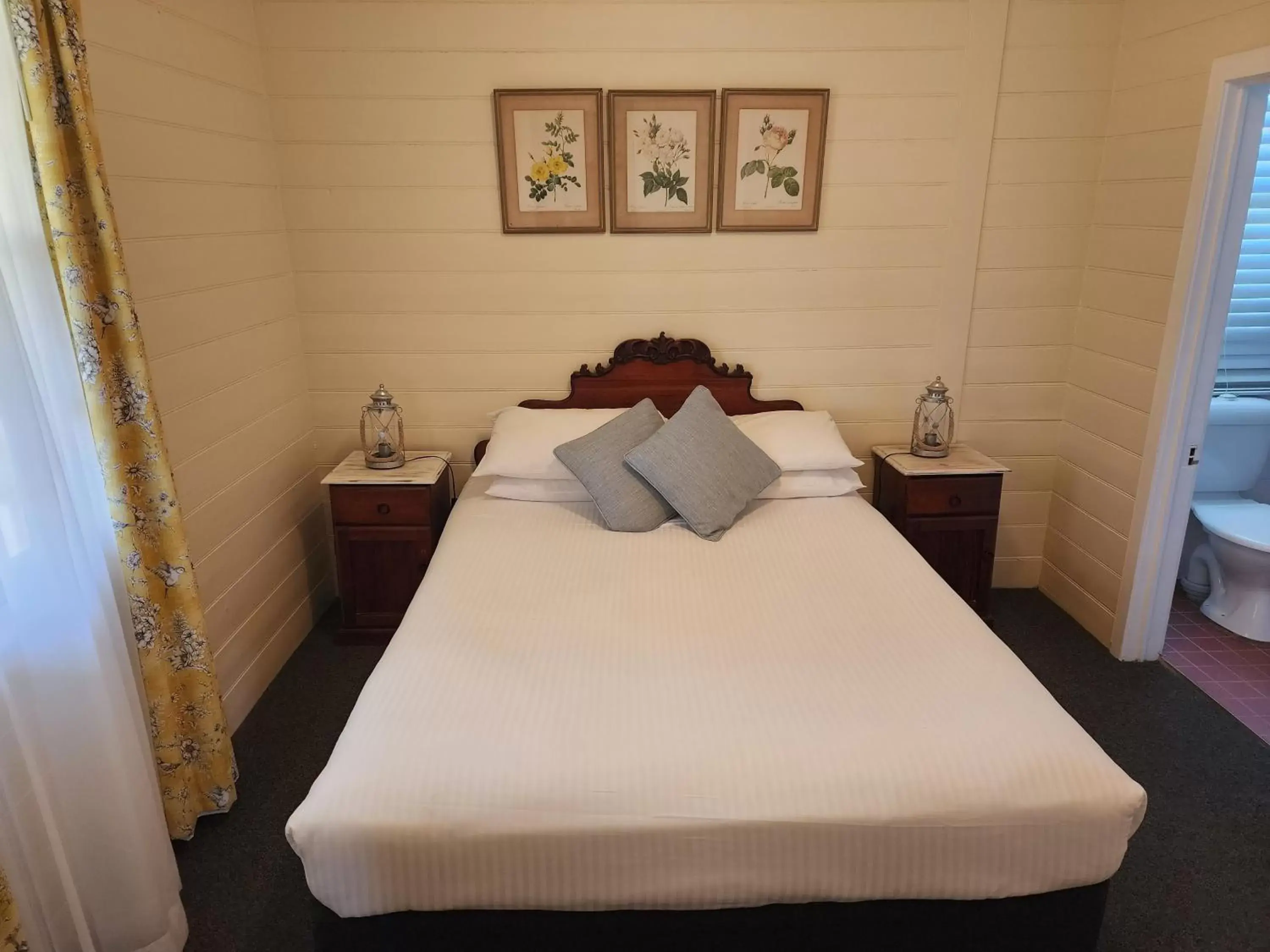 Bedroom, Bed in Coolangatta Estate Shoalhaven Heads