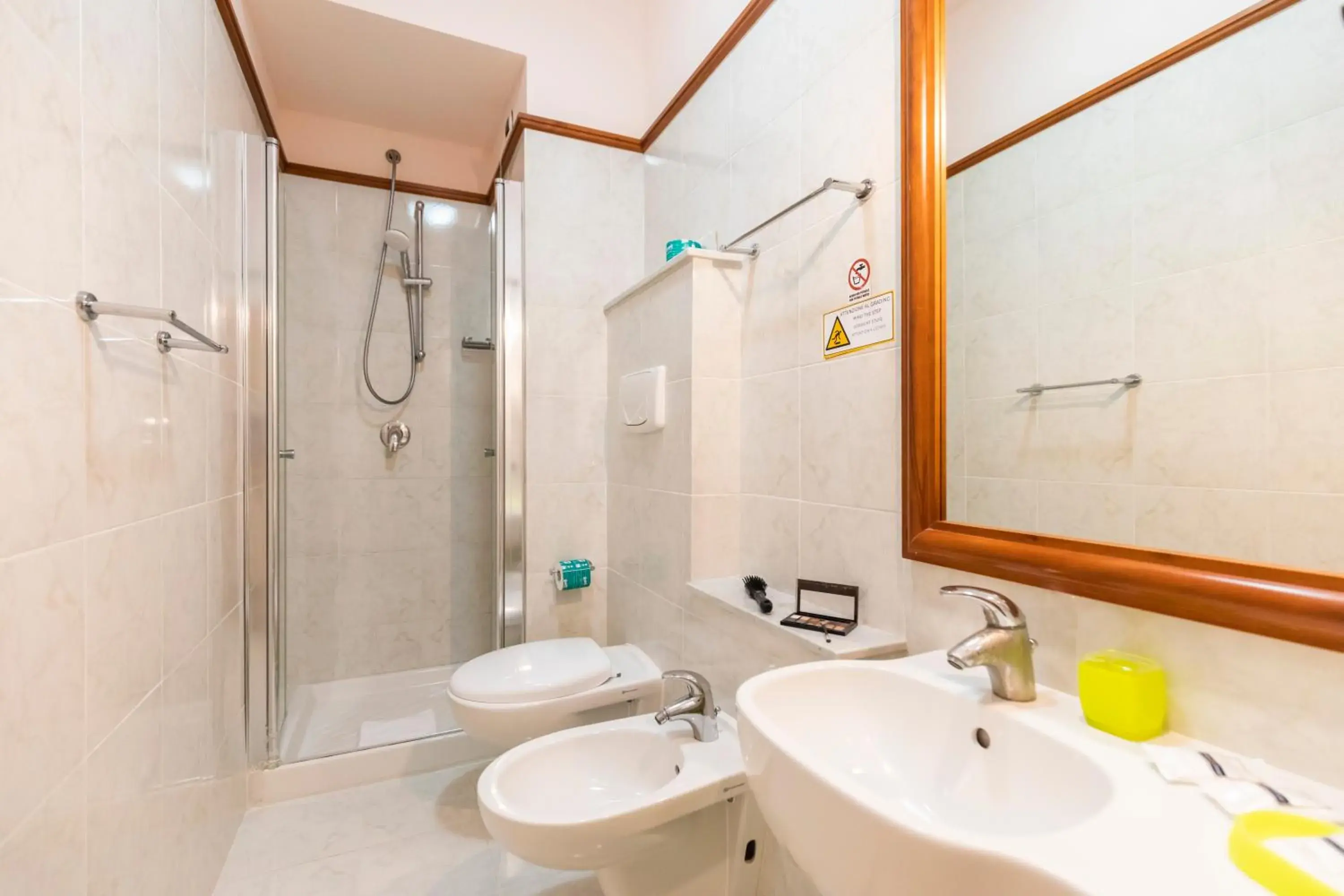 Bathroom in Hotel Tropis