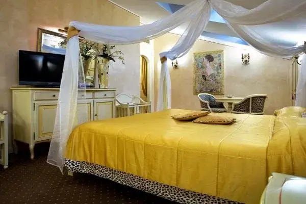 Bed in Vip's Motel Luxury Accommodation & Spa