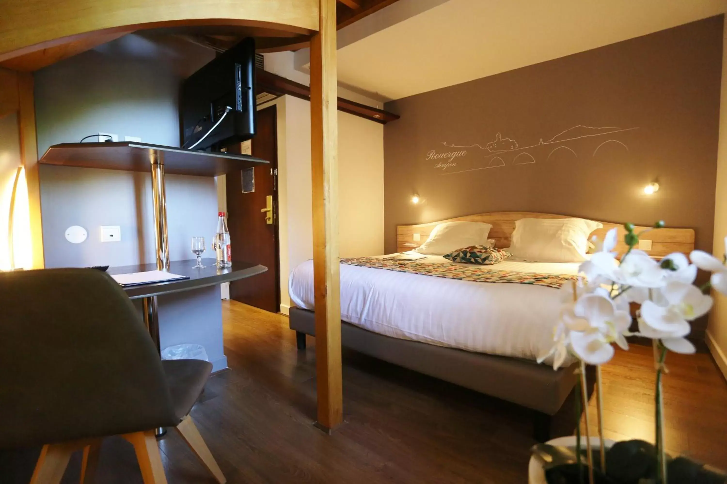 Bedroom in Best Western Le Pont d'Or