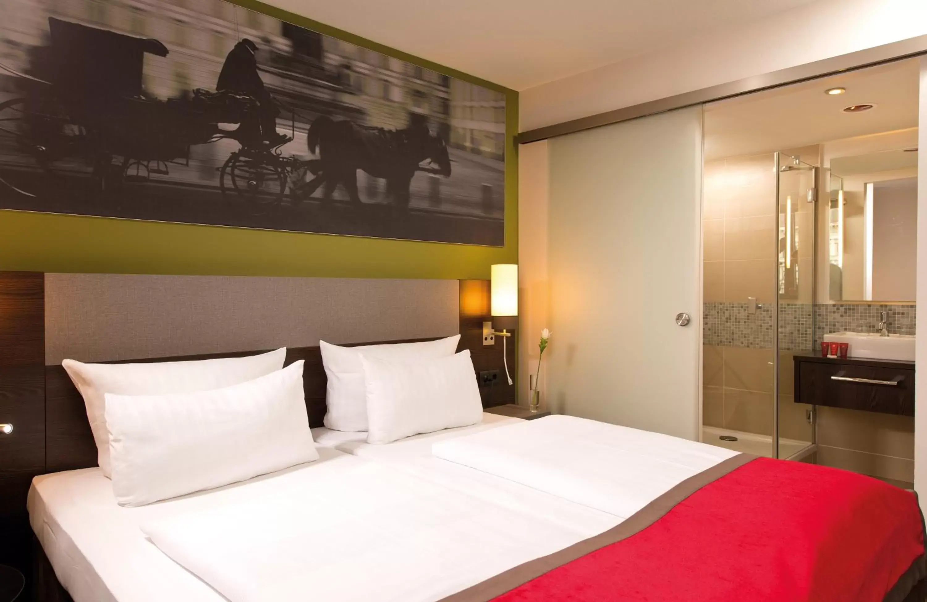 Photo of the whole room, Bed in Leonardo Hotel Vienna