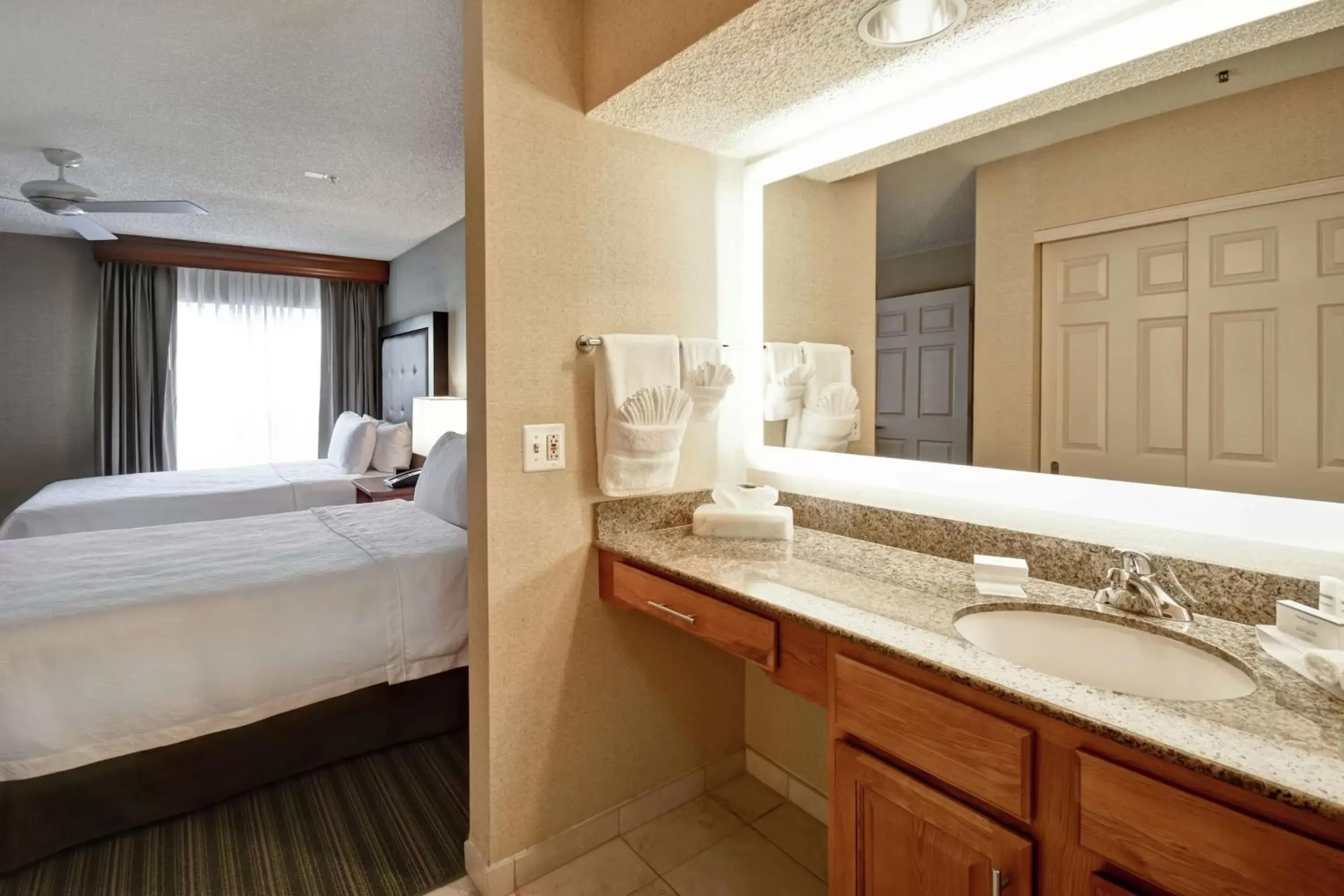 Bed, Bathroom in Homewood Suites by Hilton Salt Lake City - Midvale/Sandy