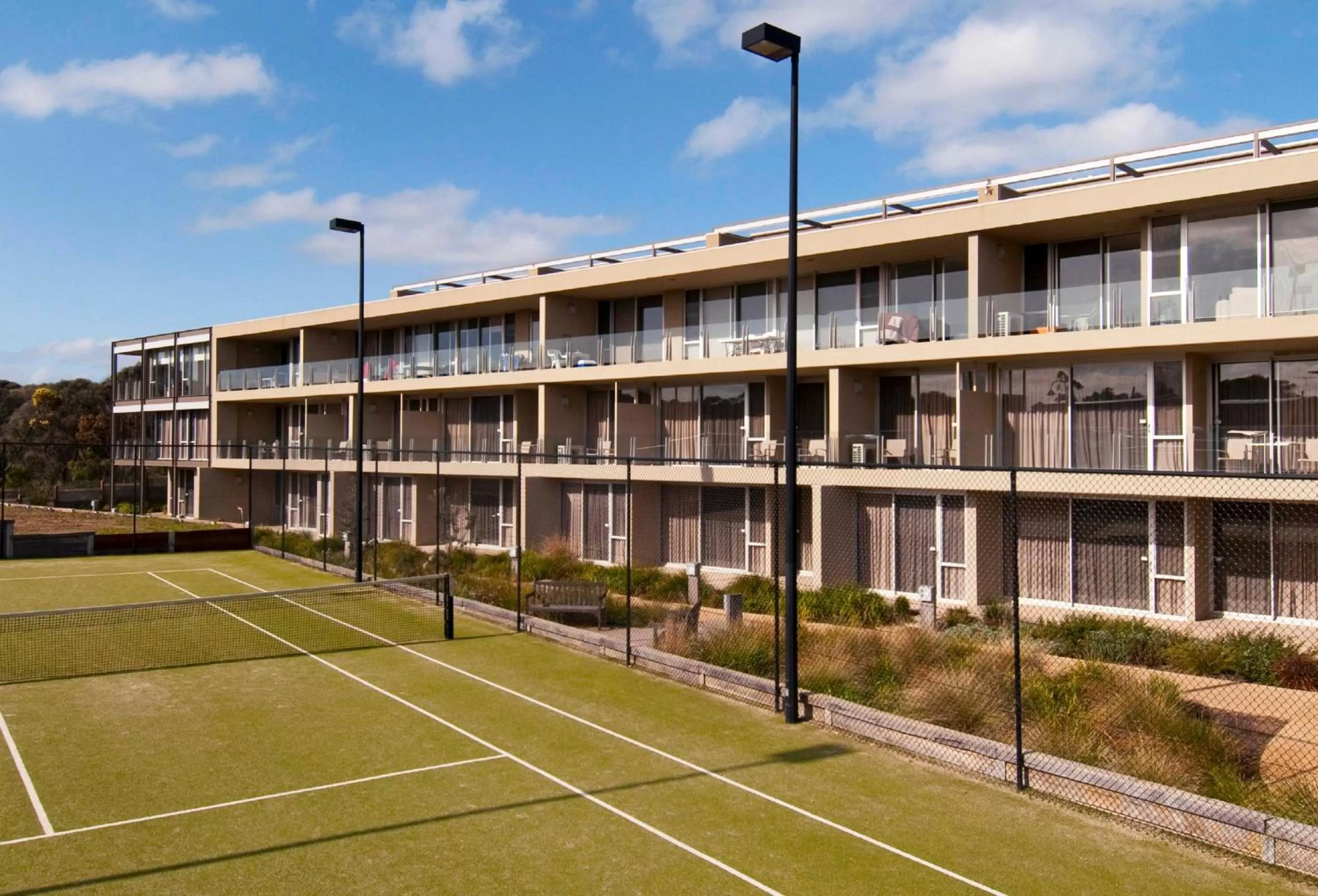 Tennis court in Wyndham Resort Torquay