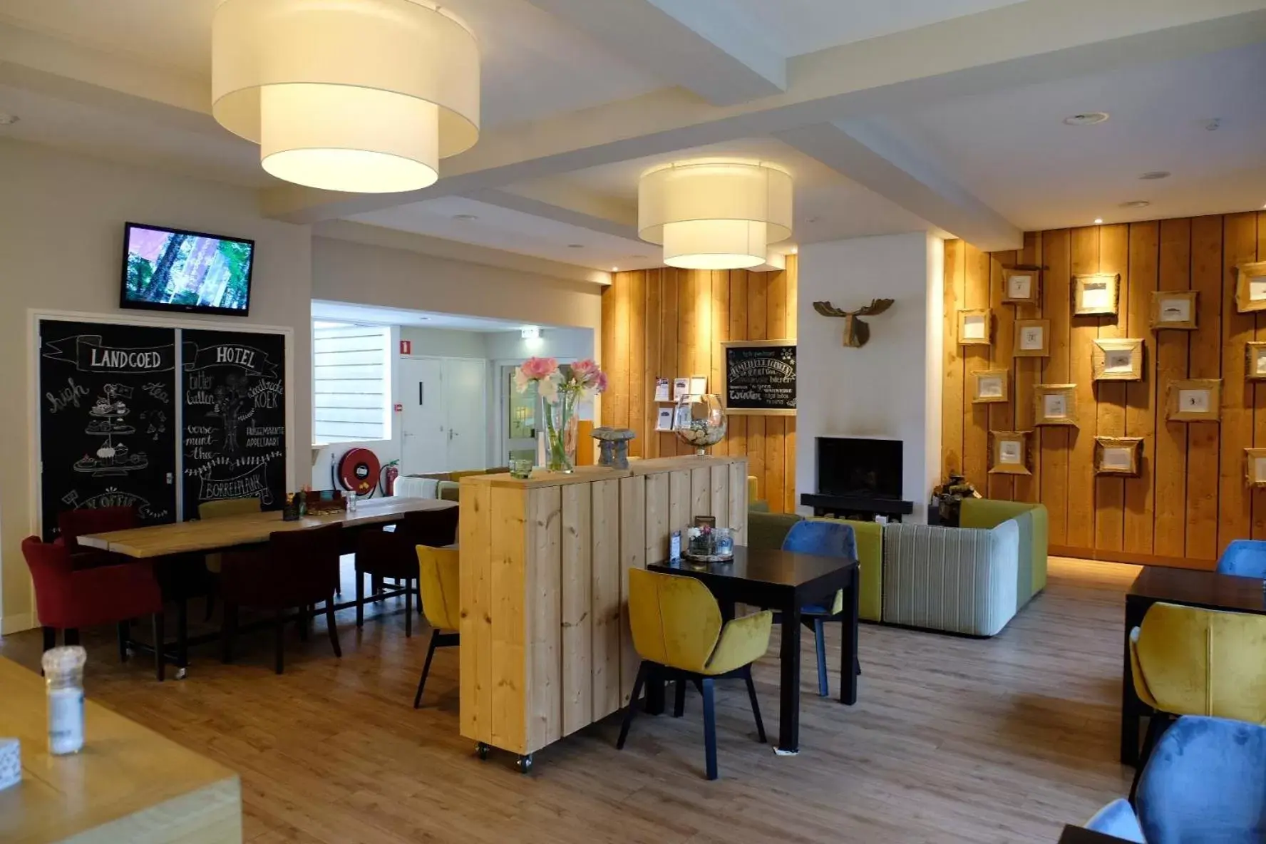 Lounge or bar, Restaurant/Places to Eat in Landgoedhotel Woodbrooke Barchem